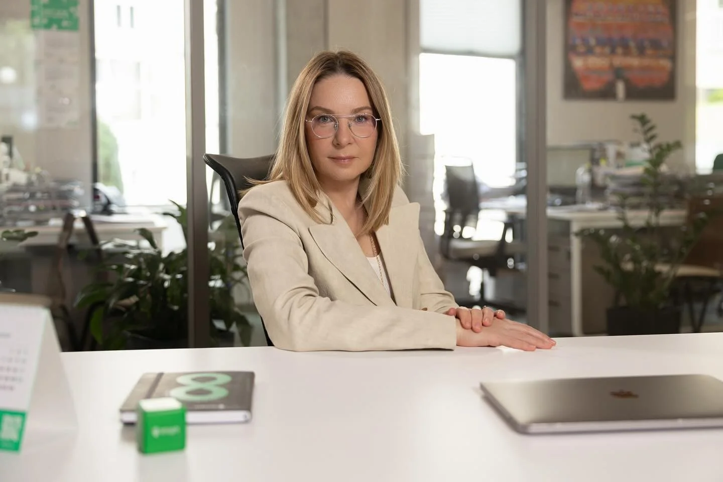 Clean, modern business portraits for professionals and teams.
Available for on-site shoots in offices and workplaces.