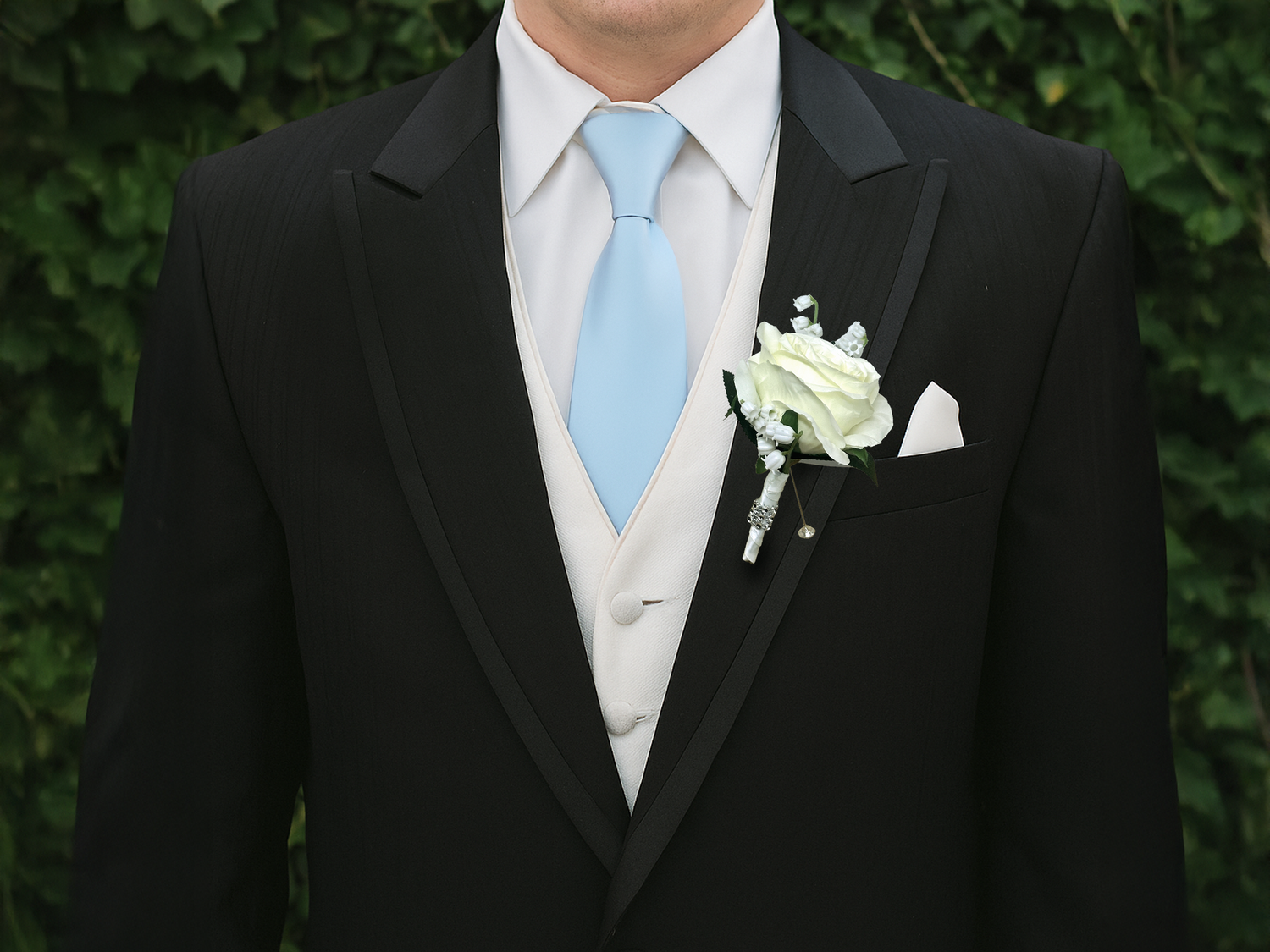 White Opulence Groomsman Boutonniere