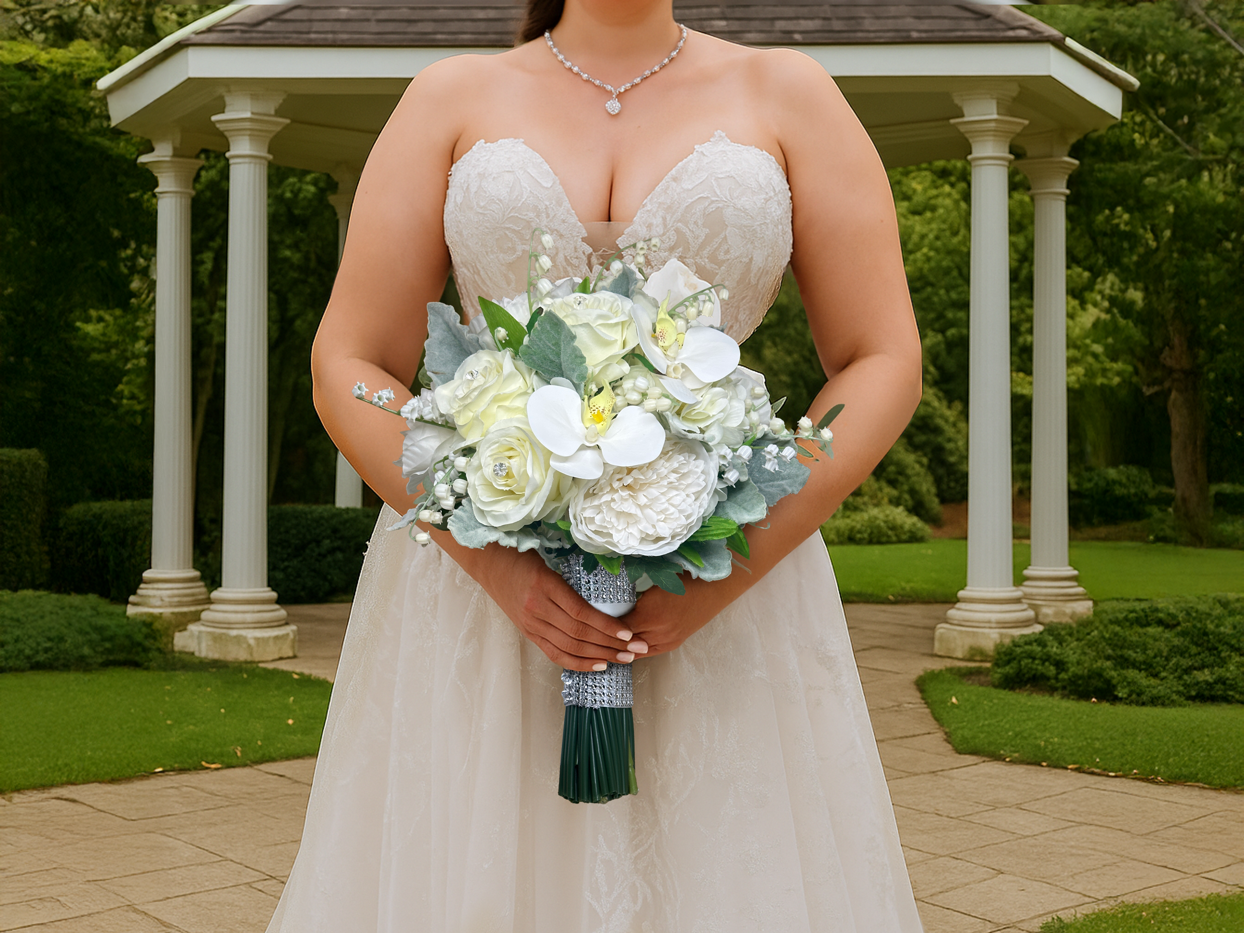 Diamond Bride holding.png