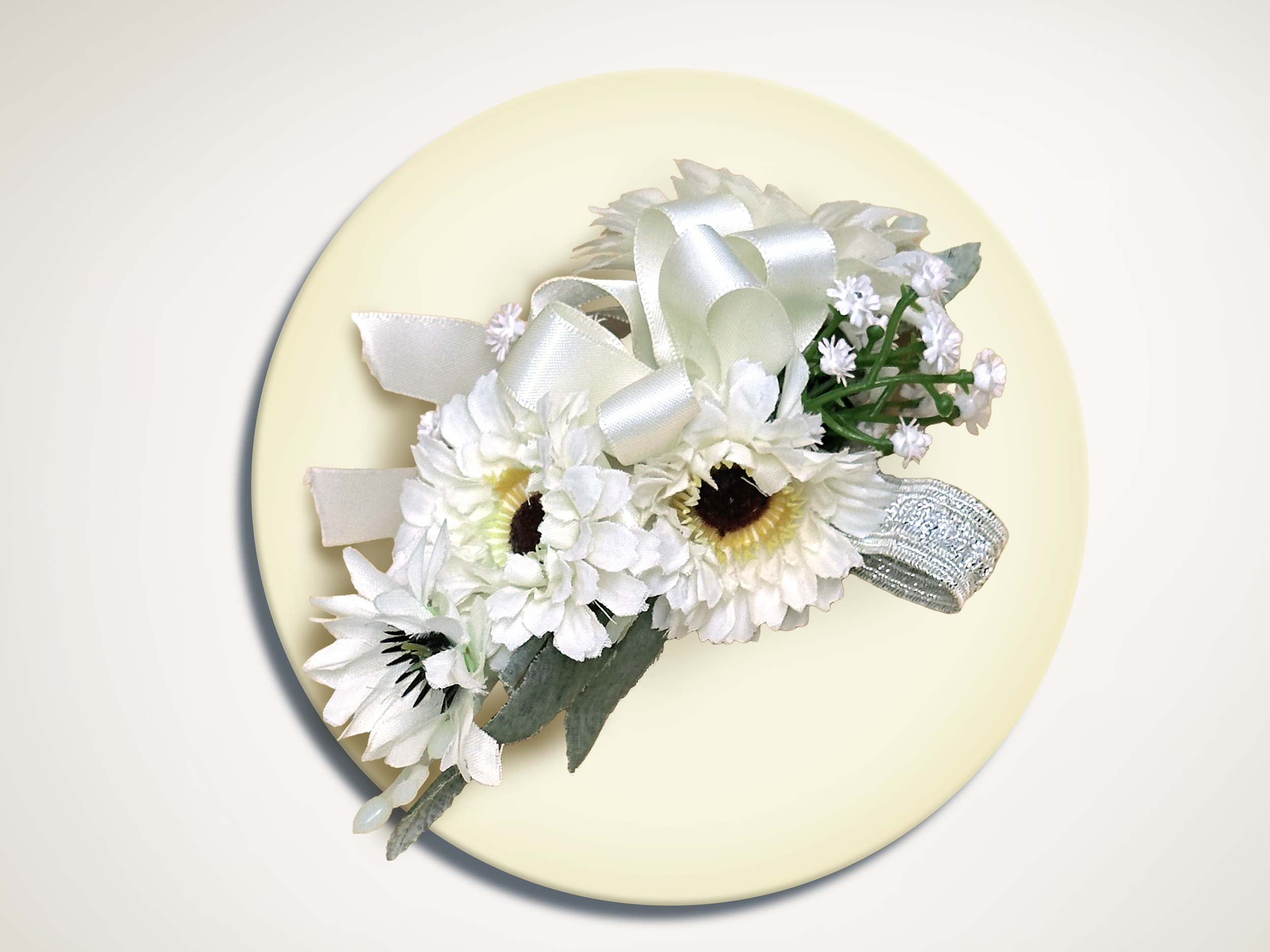 Ivory Daisy corsage - 1.png