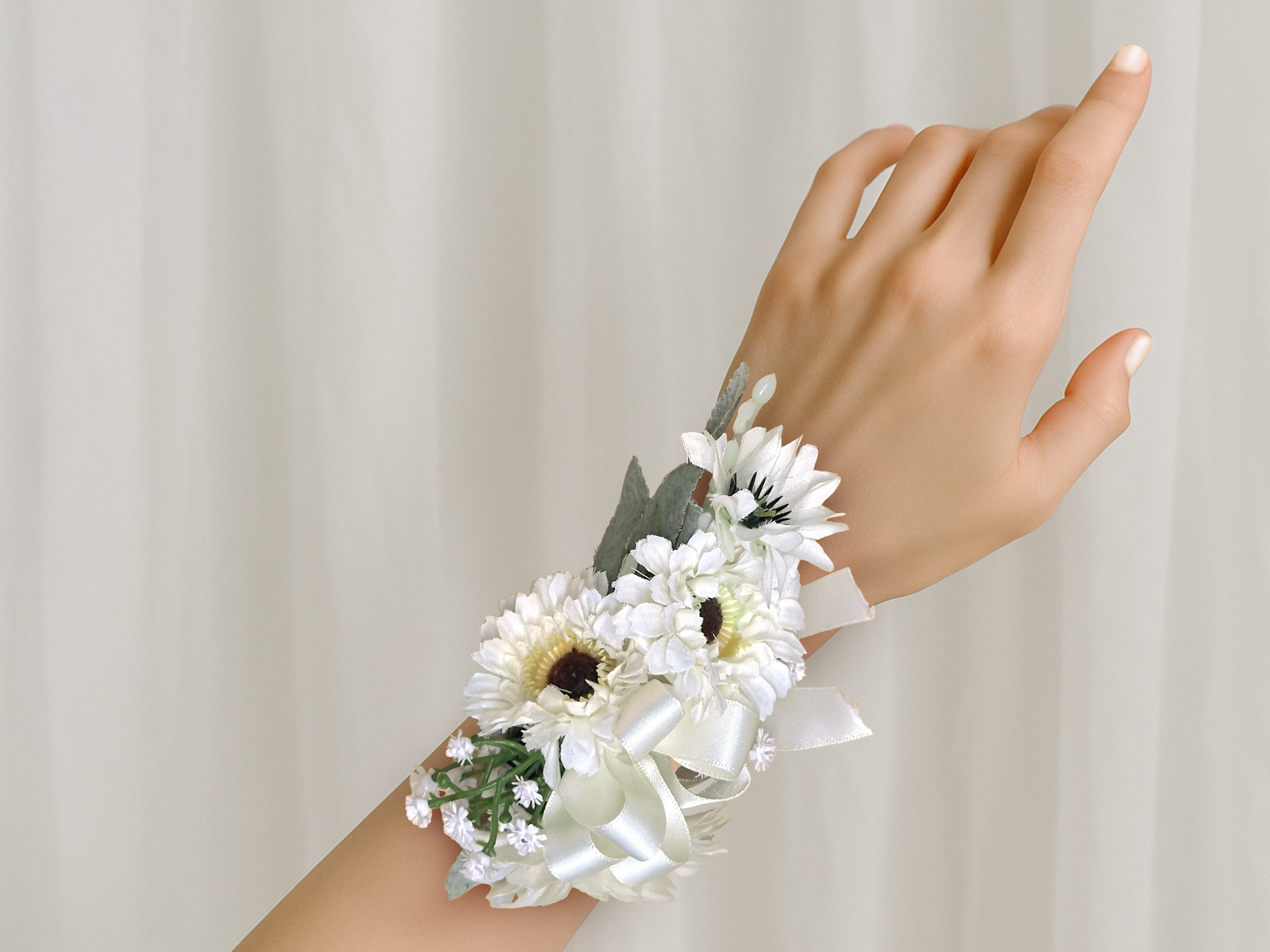 Ivory Daisy corsage on wrist.png