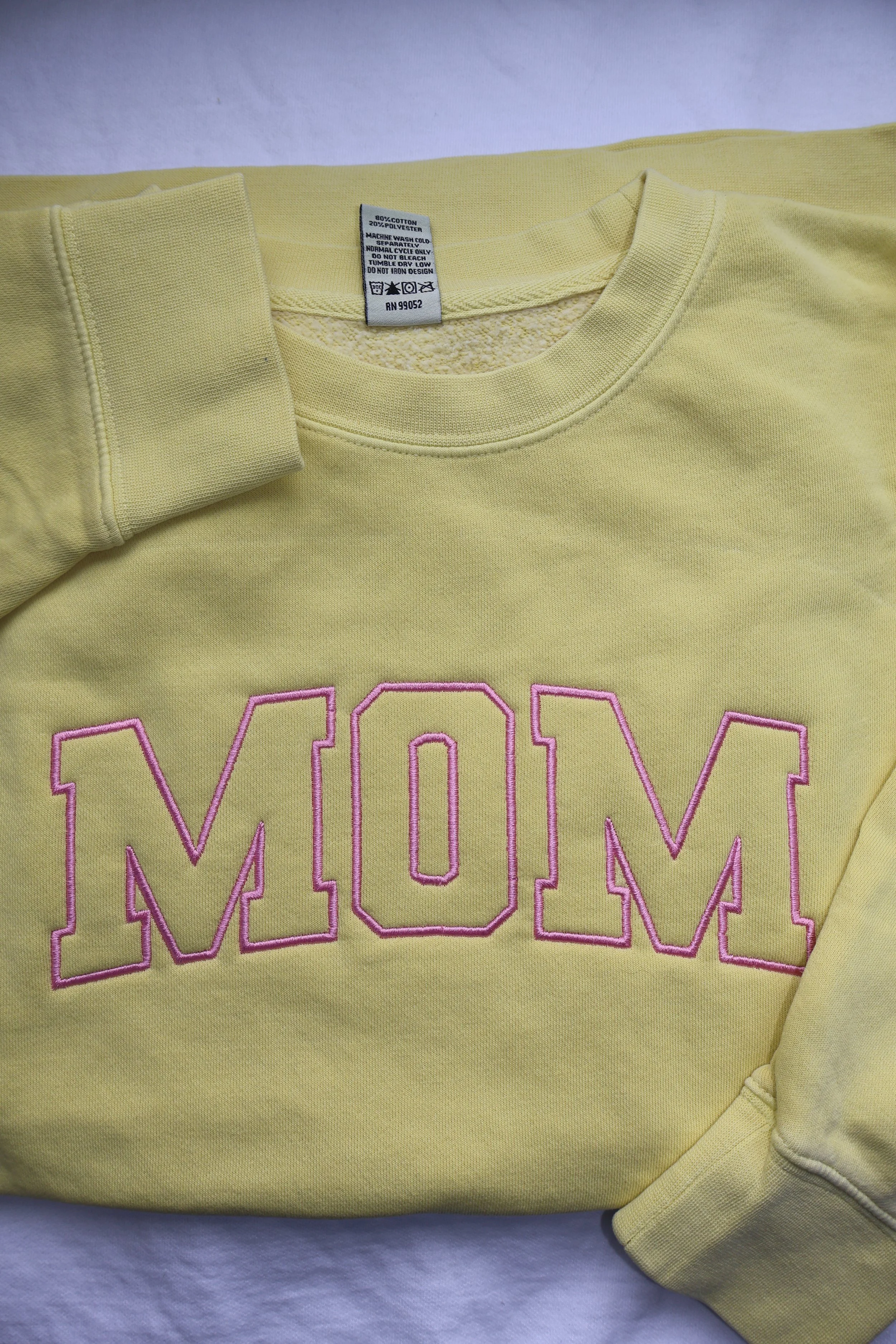 MOM - Pigmented Lightweight Crewneck