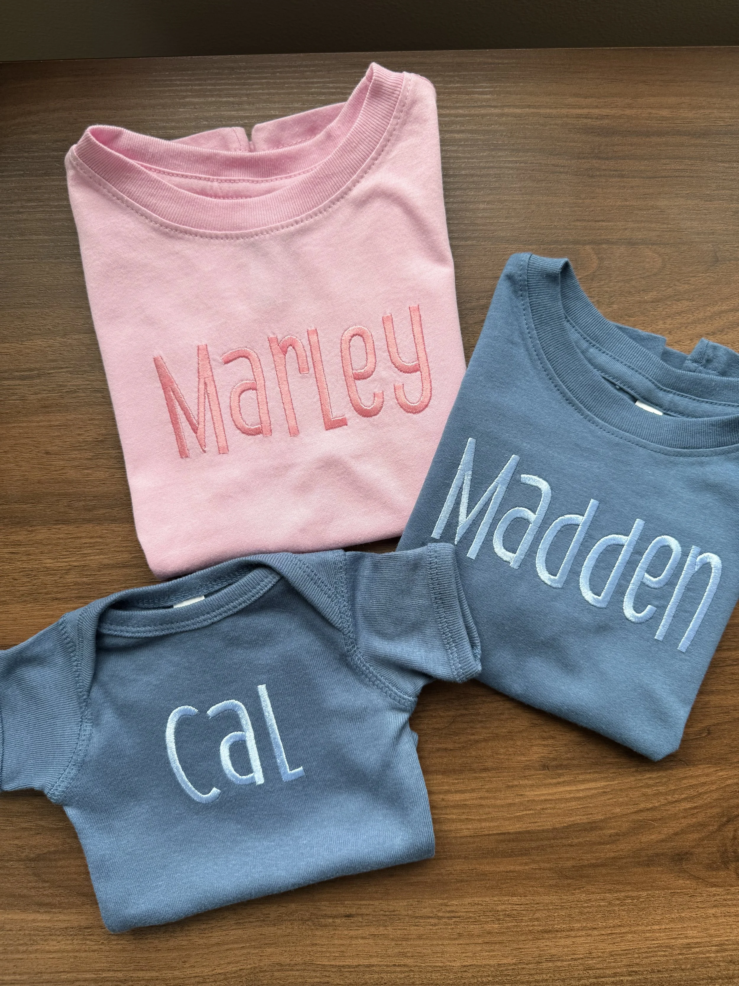 BOLD NAME - BABY T SHIRT / ONESIE
