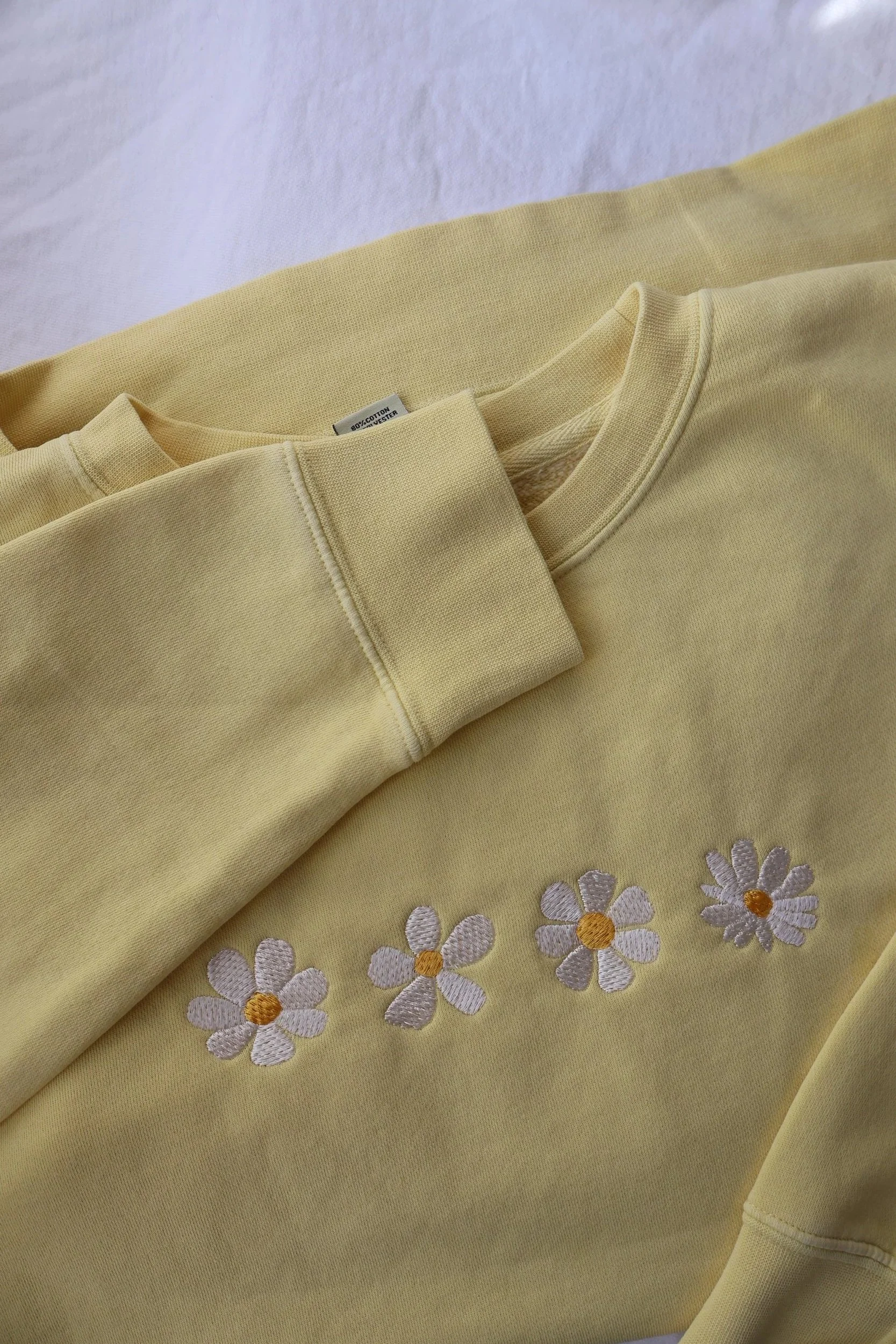 Daisies - Pigmented Lightweight Crewneck