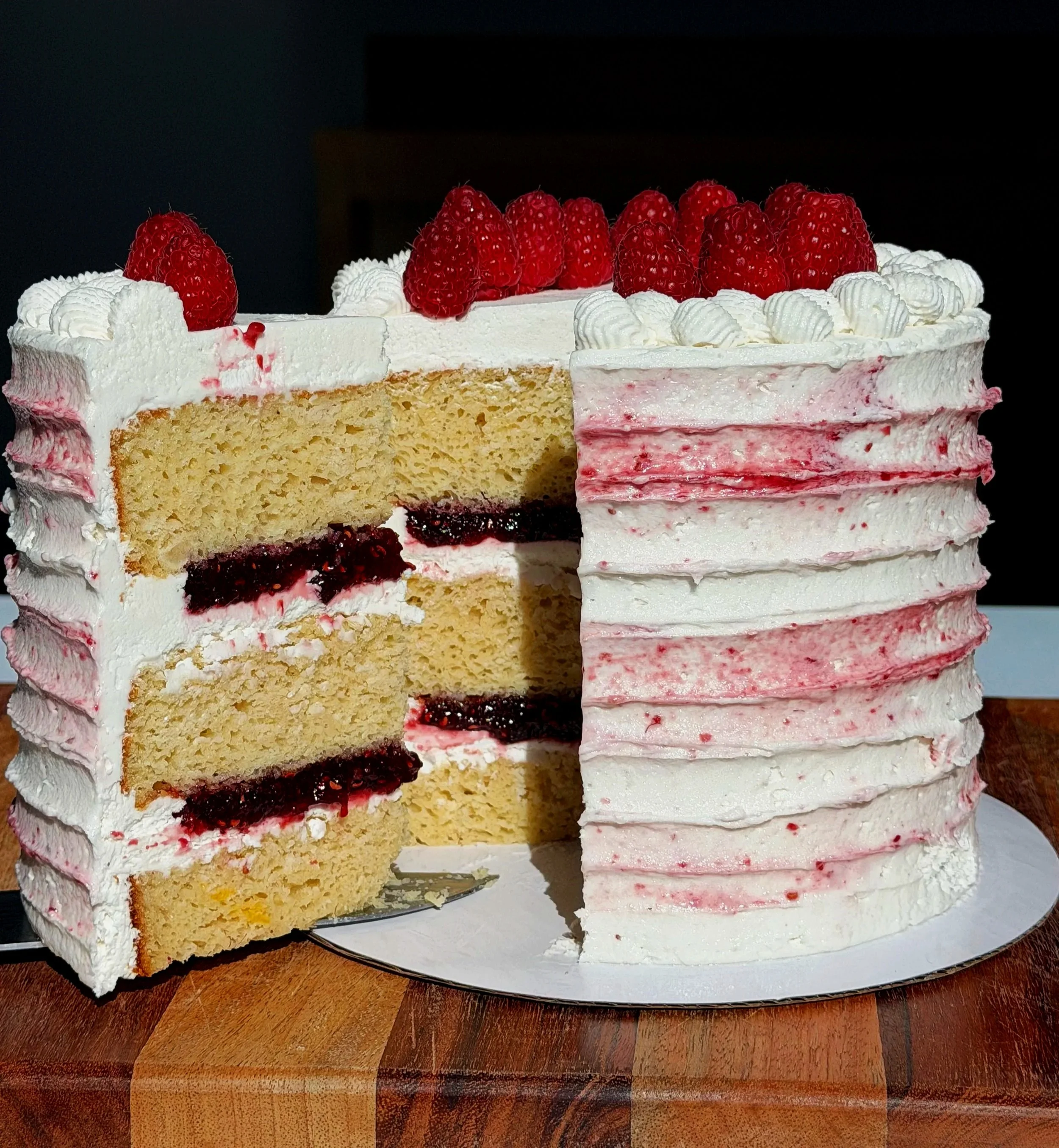 Vanilla cake with raspberry filling