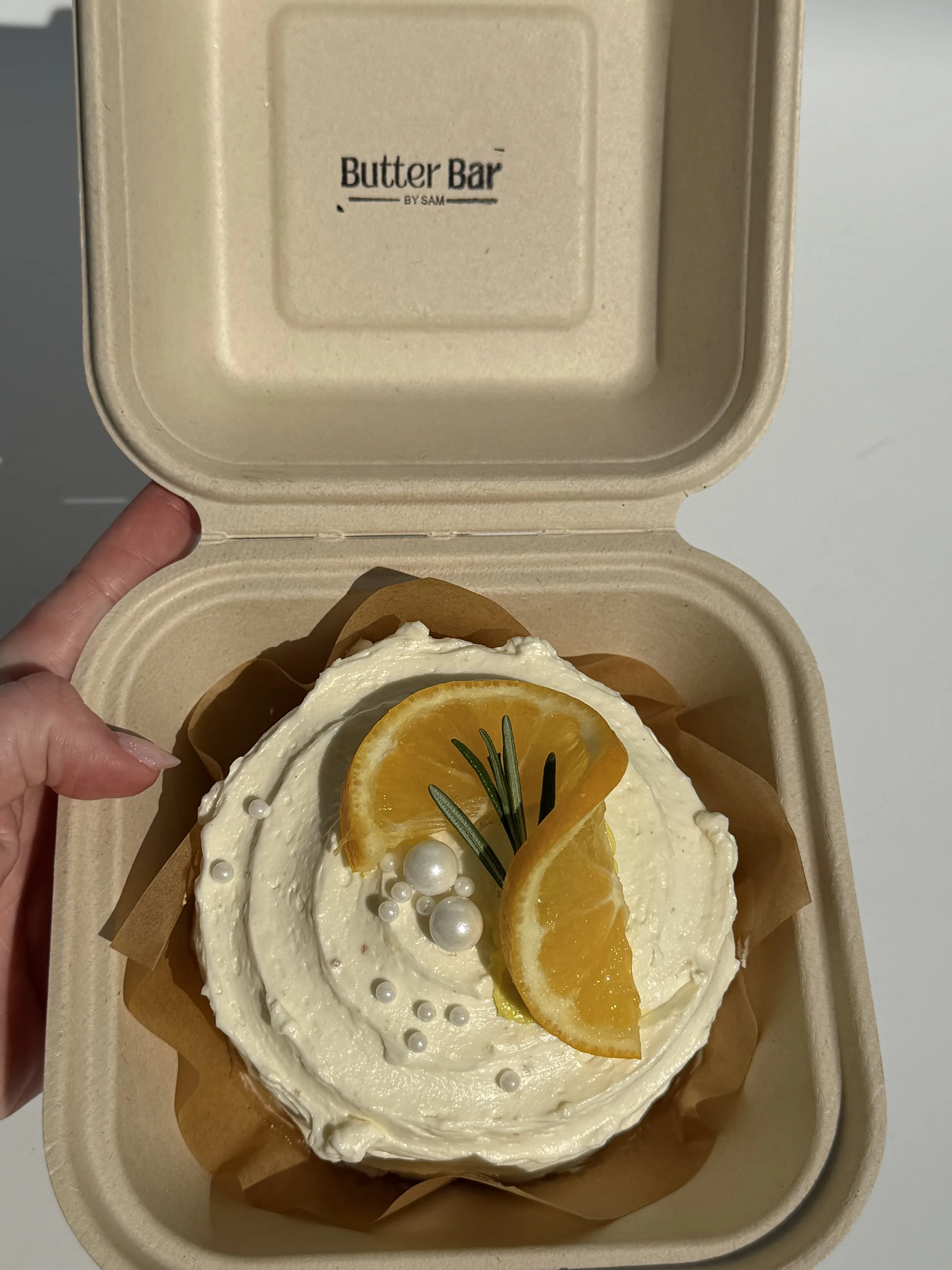 Vanilla cake with a lemon buttercream icing