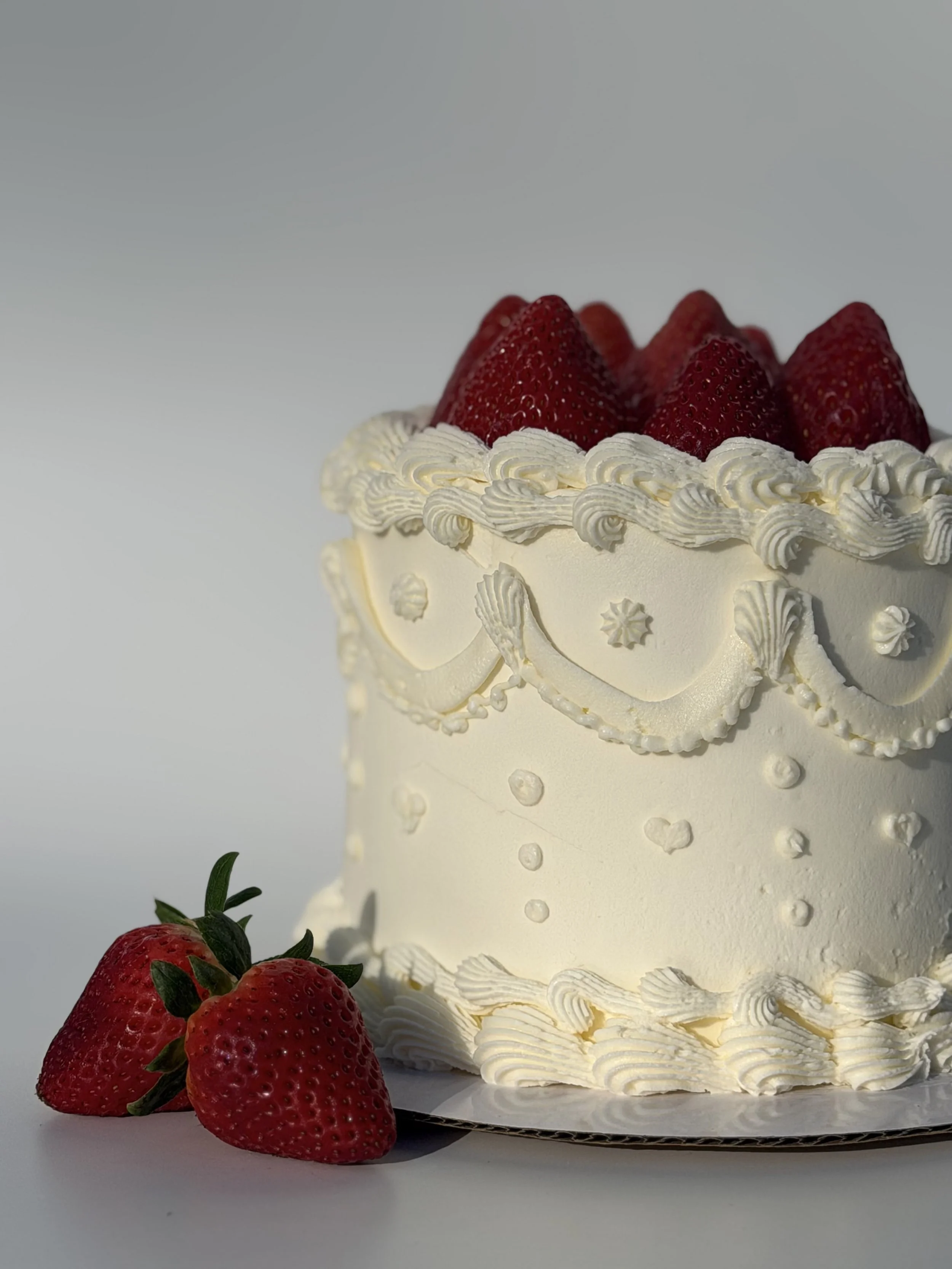 Vanilla cake with Strawberry custard filling