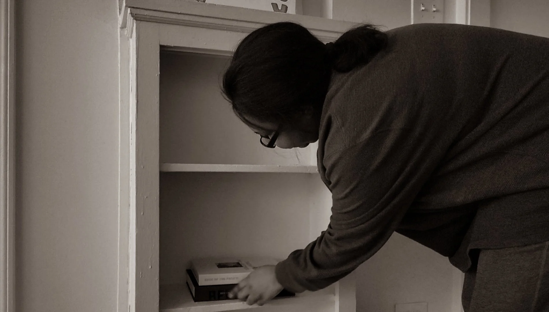 Finally organizing my living room shelves.