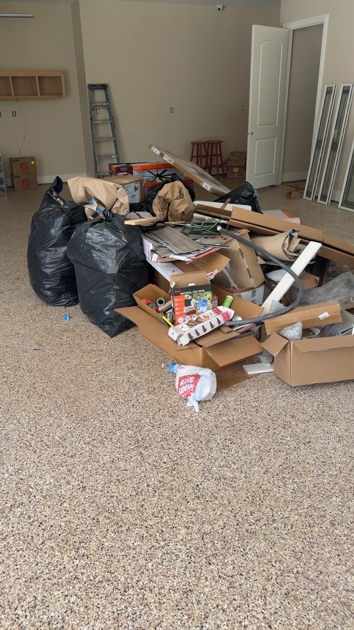 Acceptable and prohibited waste guide for United Kin Dumpster Services 16-yard rental trailers⁠