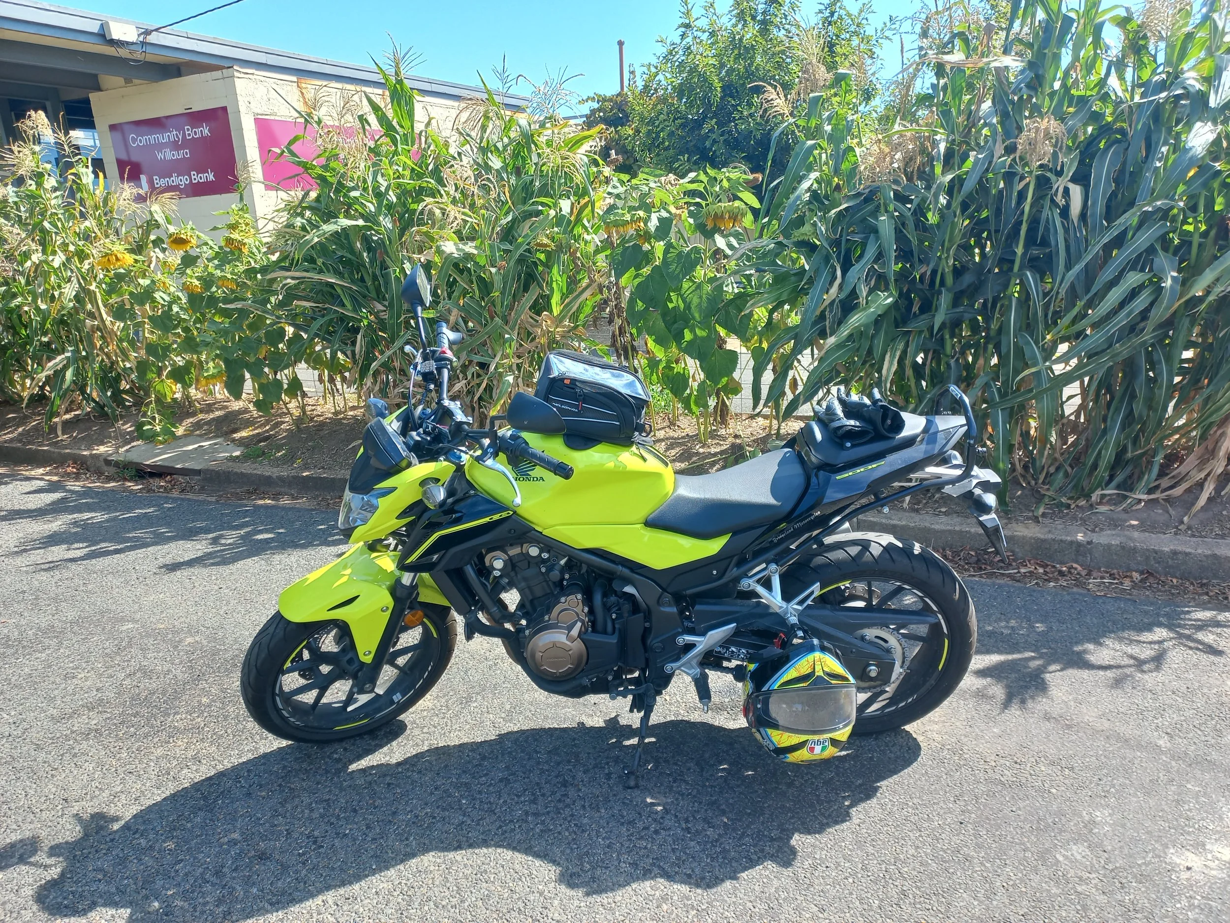 Honda CBR500F photo 2