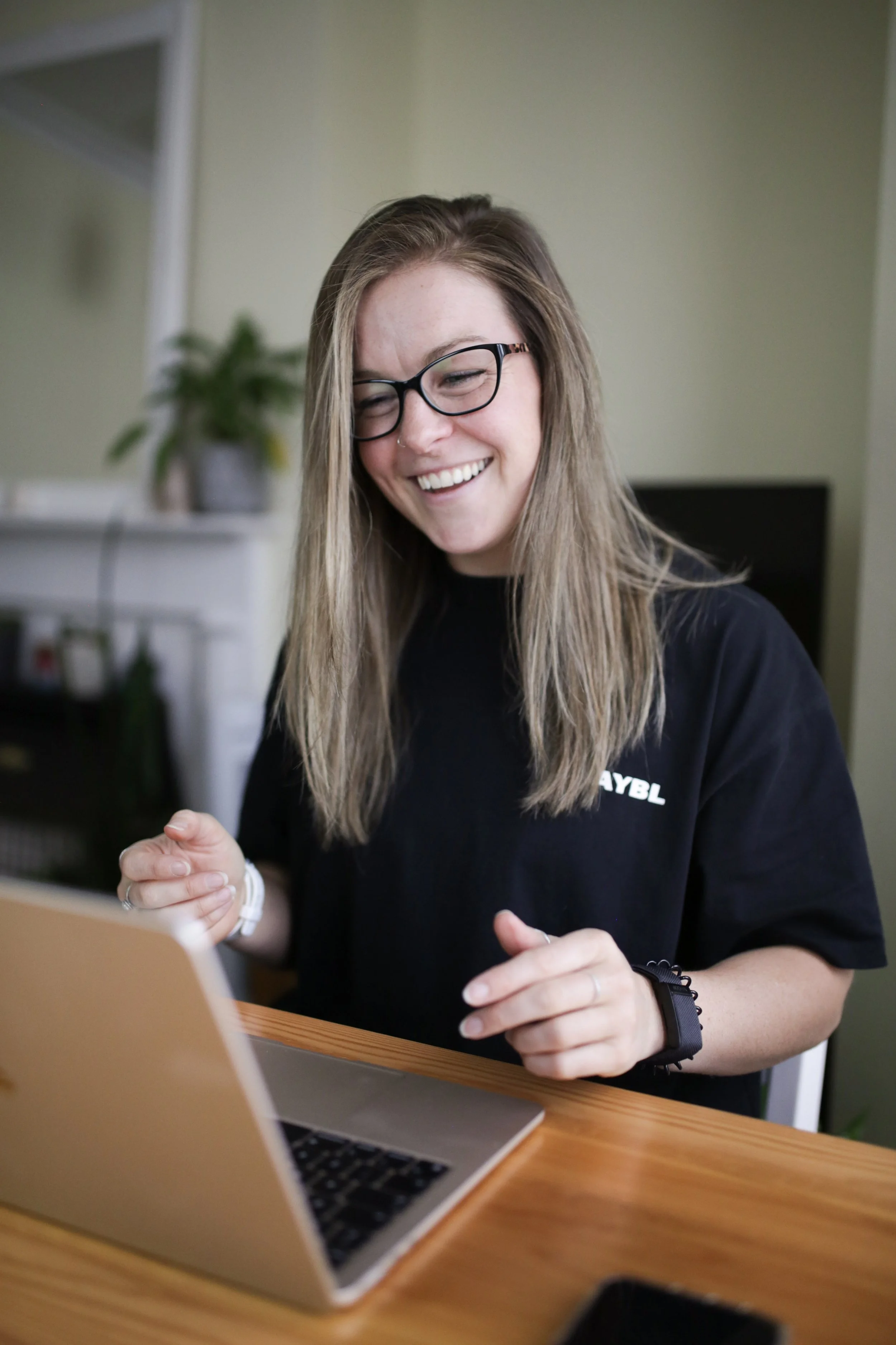 An online coach in action talking to her clients on a coaching call.