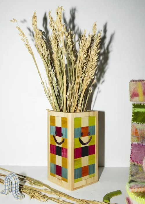 Straw+vase_photo+by+Sunna+Ben.webp