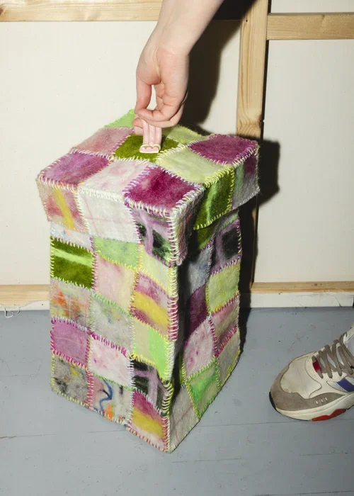Felt+Quilt+box+opening_photo+by+Sunna+Ben.webp