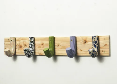 Multi+wood+hanger_photo+by+Sunna+Ben.webp