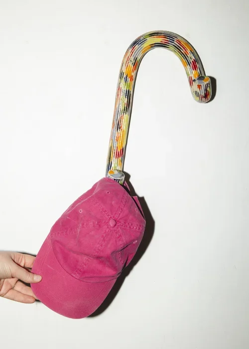 Duo+hanger+with+hand_photo+by+Sunna+Ben.webp