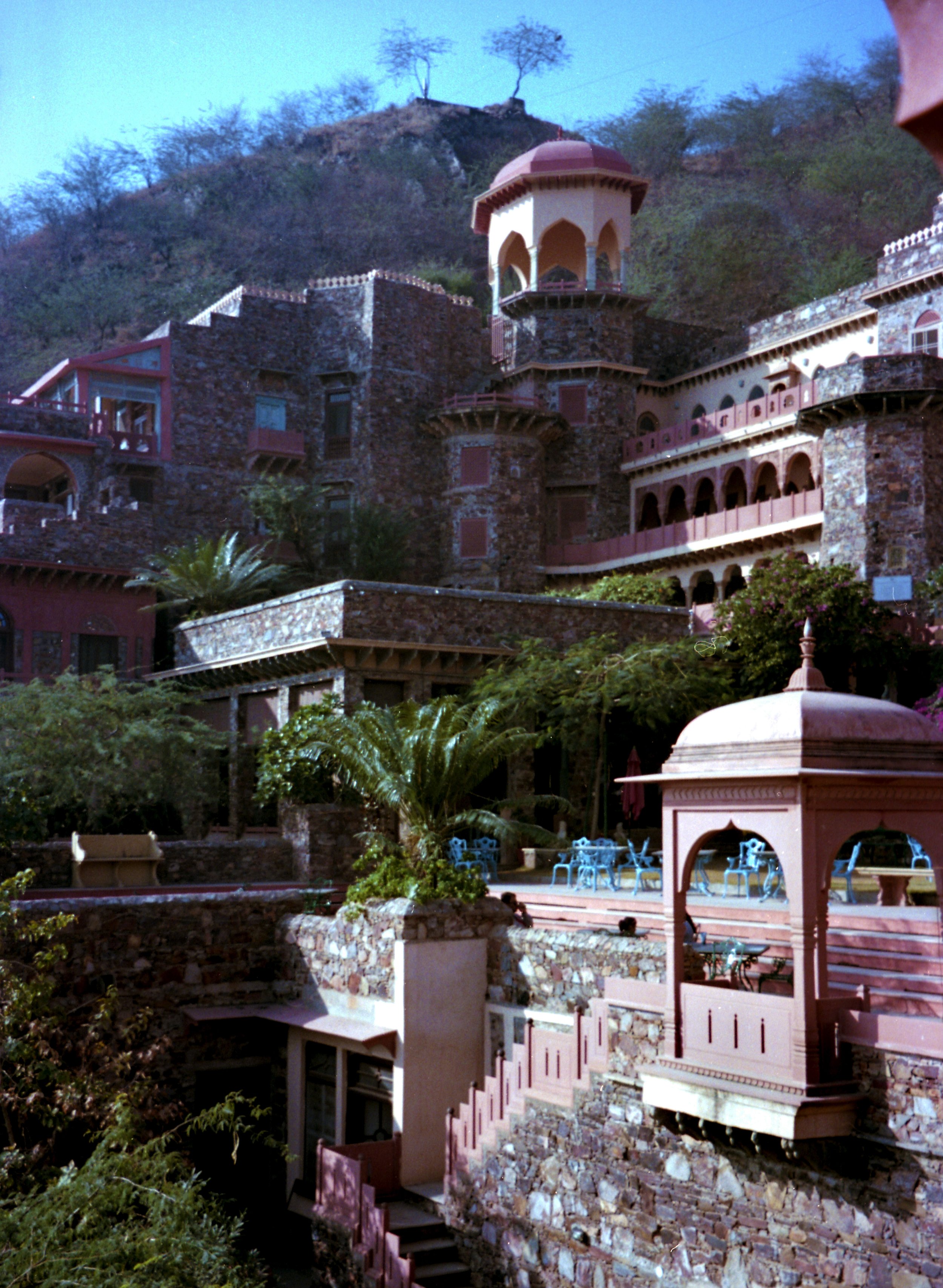 img012.jpg