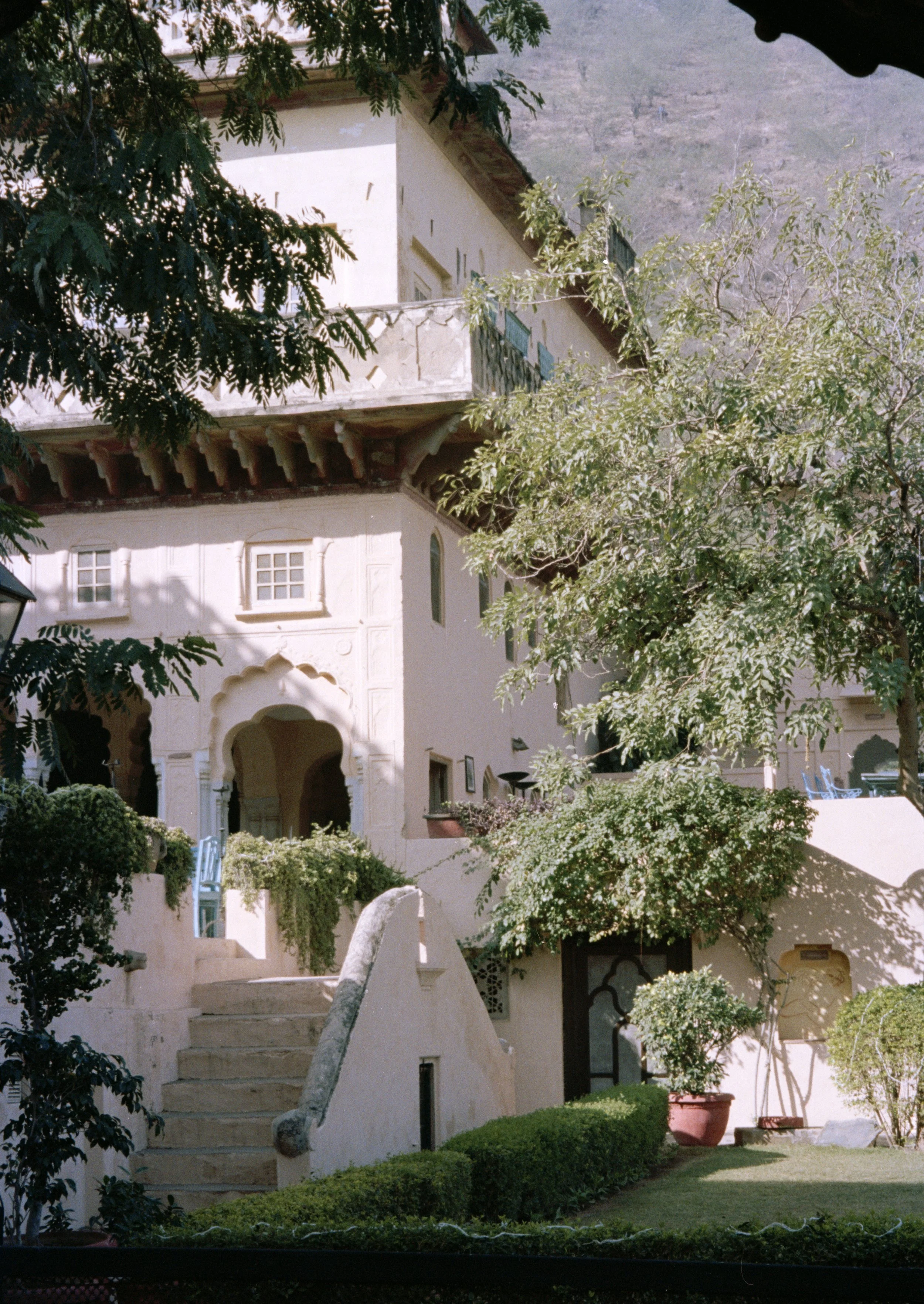 img029.jpg