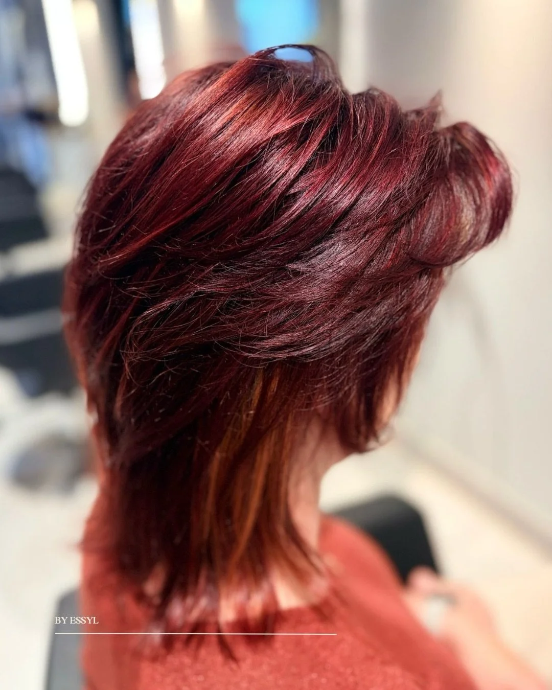 Een heerlijke look in een meer gedurfde kleur maar wat een shine! Heerlijk 🔥😍 

#happynewhair #ɴᴇᴡʟᴏᴏᴋ #nieuwhaar #friskapsel #hairhairhair