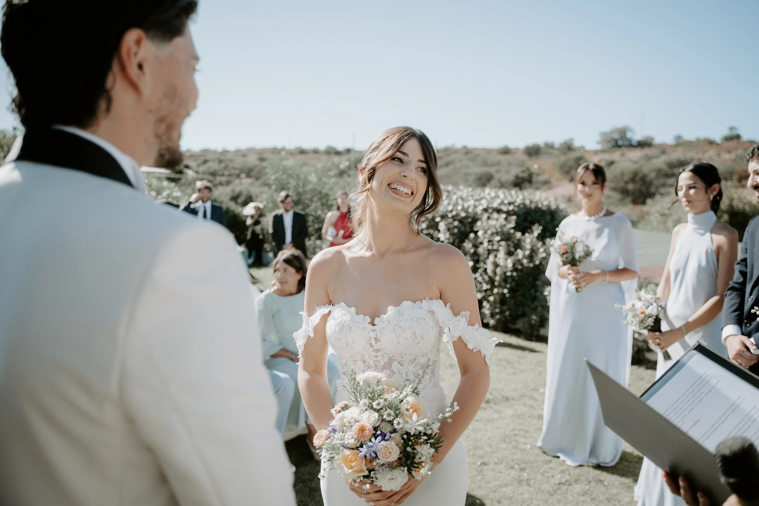 Il reportage fotografico del matrimonio elegante di Emanuele e Nicola all'Hotel Ollastu, Olbia. Ispirazioni per il tuo matrimonio in Sardegna con vista su Tavolara.