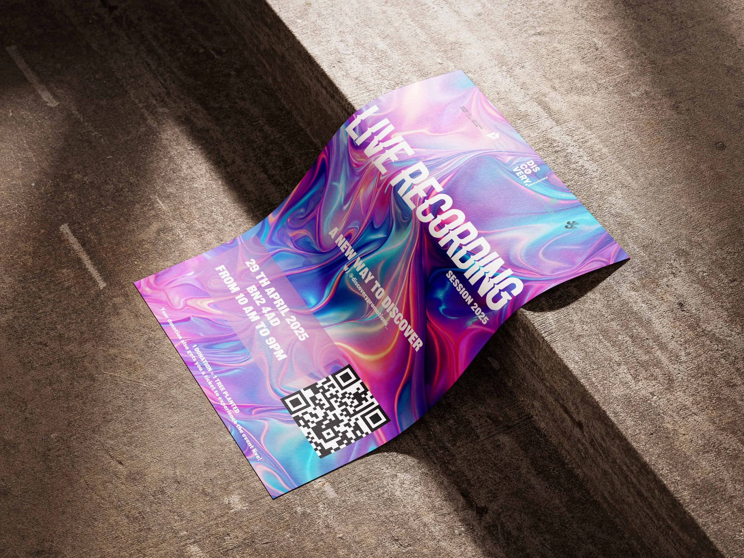 Flyer coloré pour un événement intitulé 'LEADER REGISTRATION', avec des informations sur la date, l'heure, le lieu, un code QR et un réseau social, pour la session 2025.