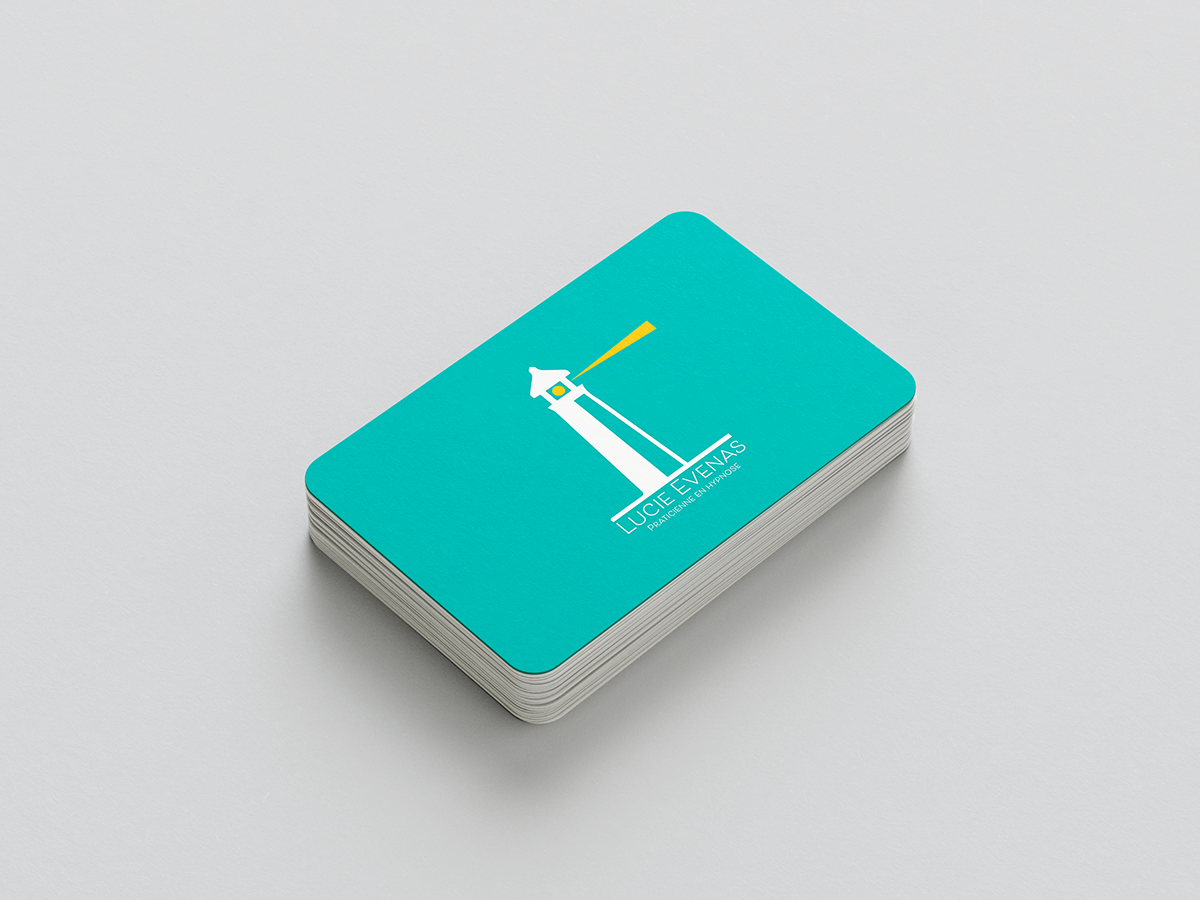 Cartes recto-verso avec une illustration d'un phare et le texte "LUCIE ÉVÉNÉ" sur une face.