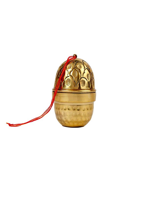 Une capsule de stockage en forme d'œuf doré avec un cordon rouge attaché au sommet.