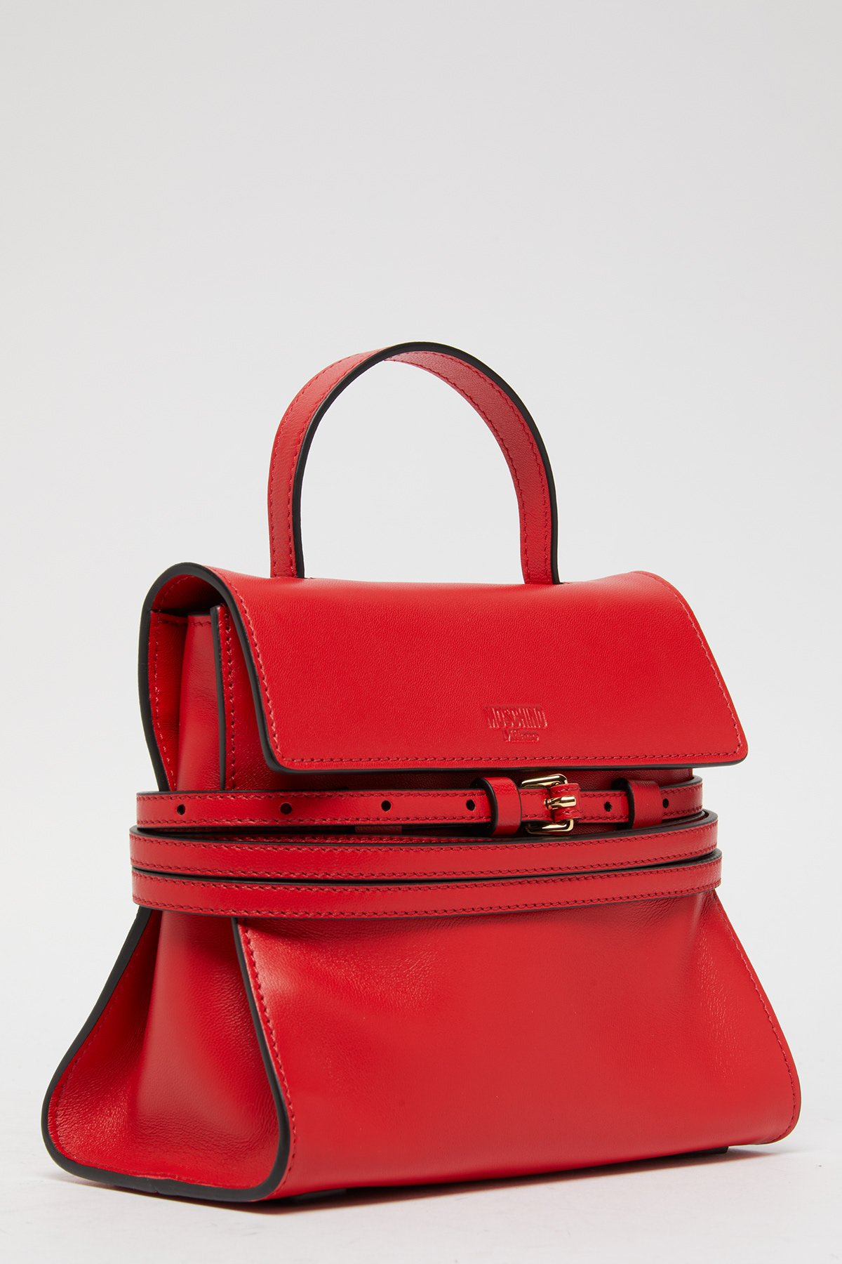 Sac à main rouge en cuir avec poignées et fermeture dorée.