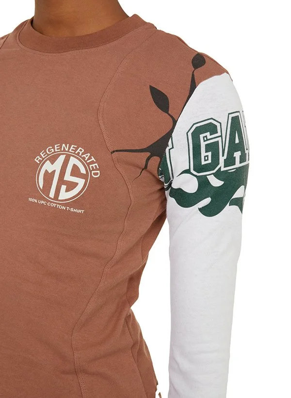 Pull à manches longues de couleur marron avec un graphique blanc et vert sur la manche droite et le torse, comportant le texte 'REGENERATED' et un logo circulaire avec 'MS' à l'intérieur.