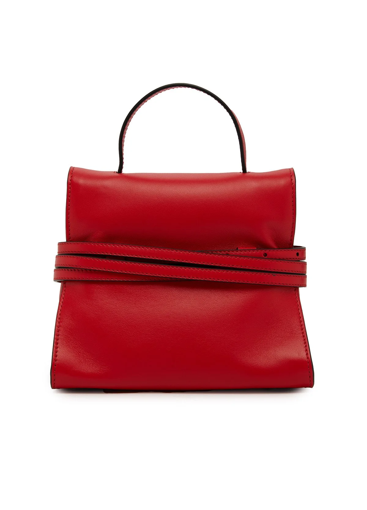 Sac à main rouge en cuir avec poignée en haut et bande réglable à l'avant, posé sur fond blanc.