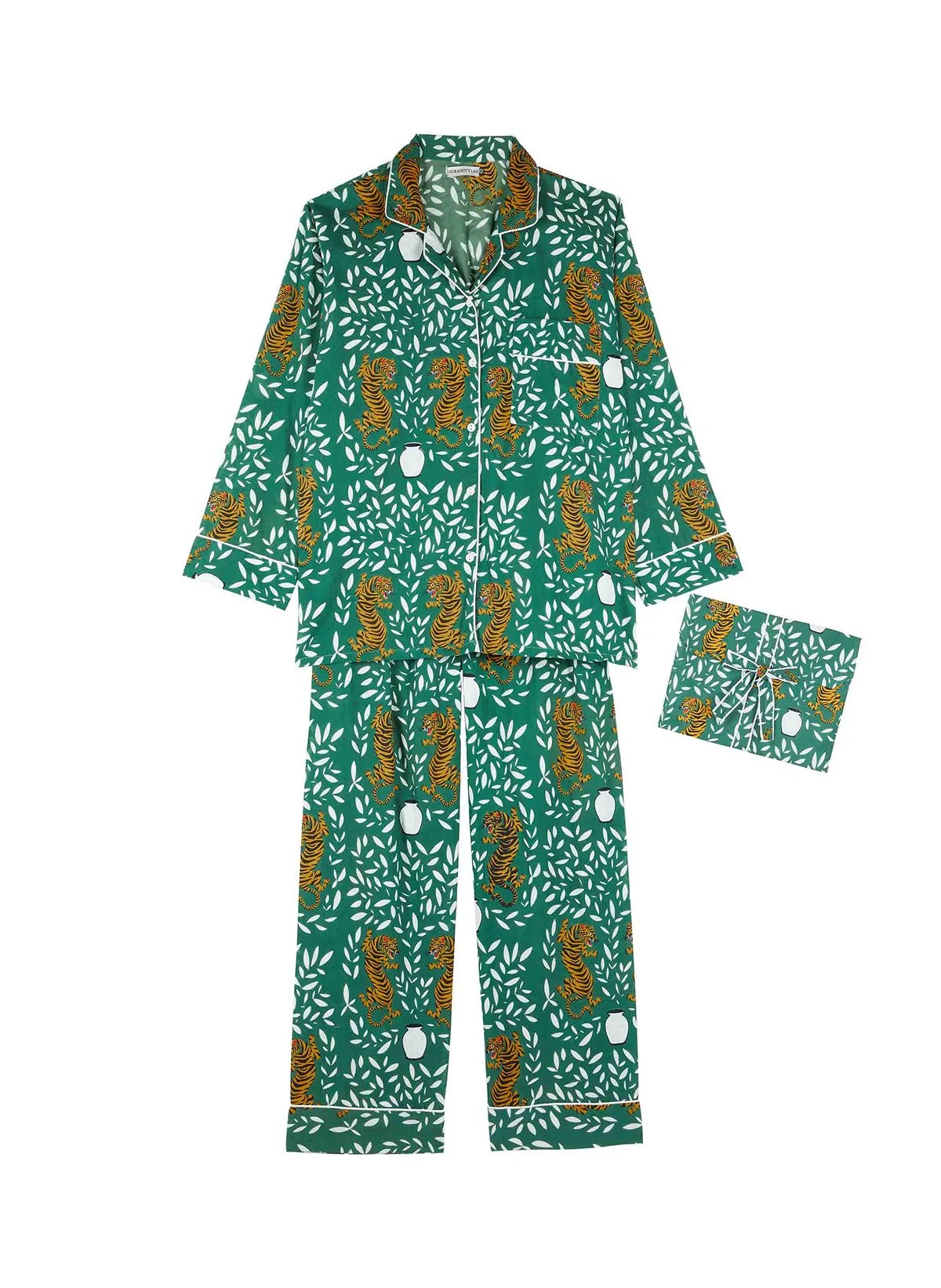 Pyjama à motif de tigres et feuilles vertes, avec manches longues et pantalon long.