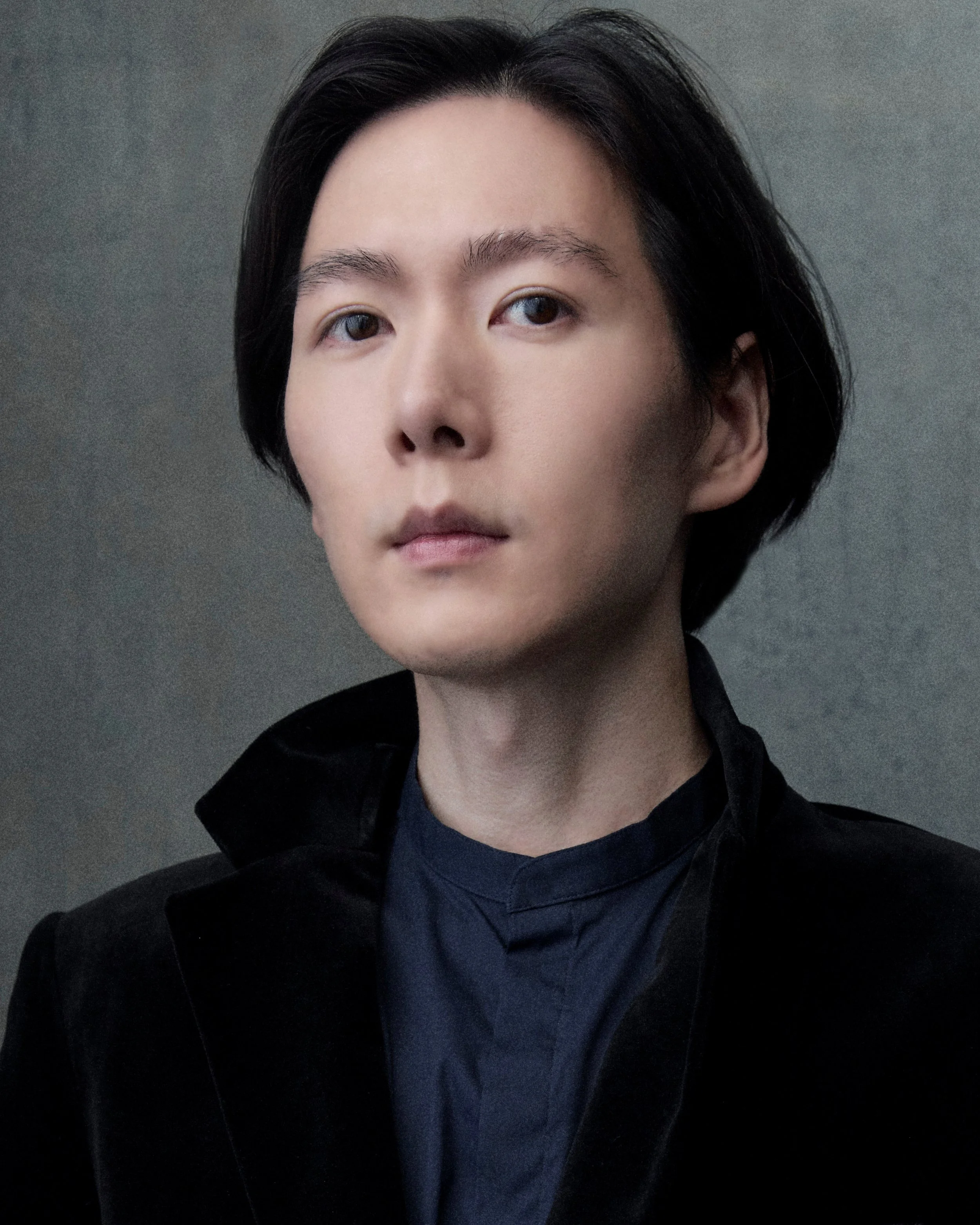 Jun Noh Headshot 4.jpg