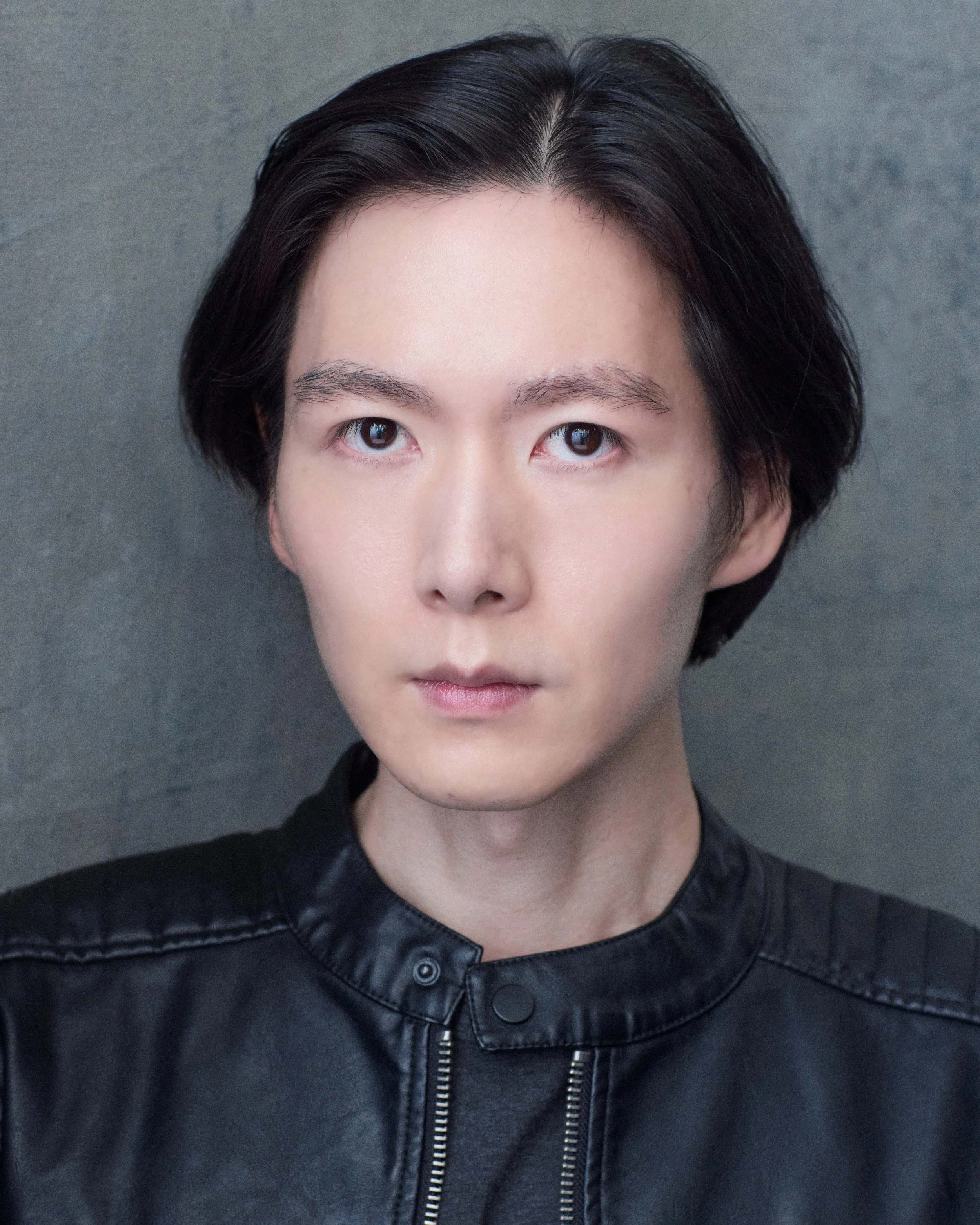 Jun Noh Headshot 3.jpg