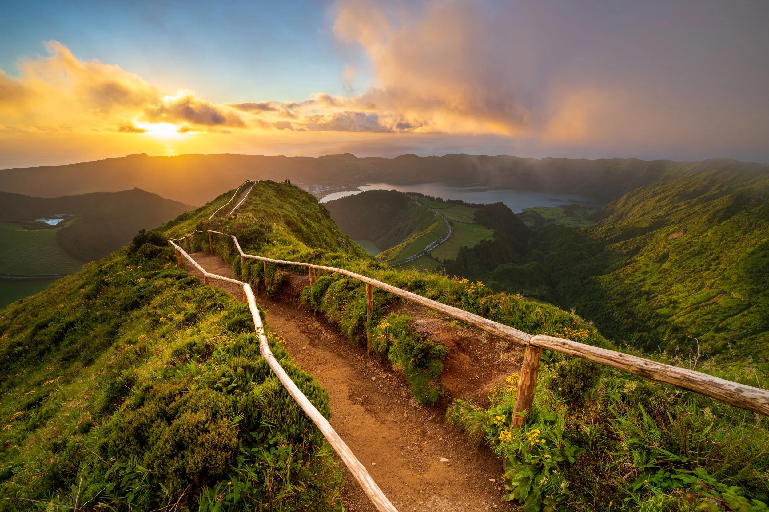 Azores, São Miguel, Path to Miradouro da Grota do Inferno