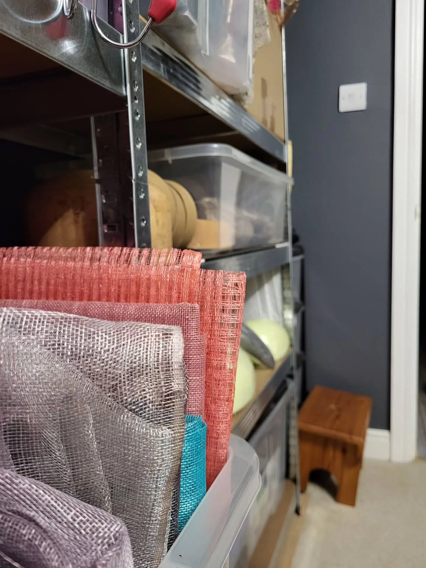 Still a couple things left to set back up and finish, but the workroom is almost back in use! Ive been gathering plenty of new ideas ~ one of which includes a playful wide brim, and lots of cut feathers and veiling. 🪡

I also plan on doing more vide