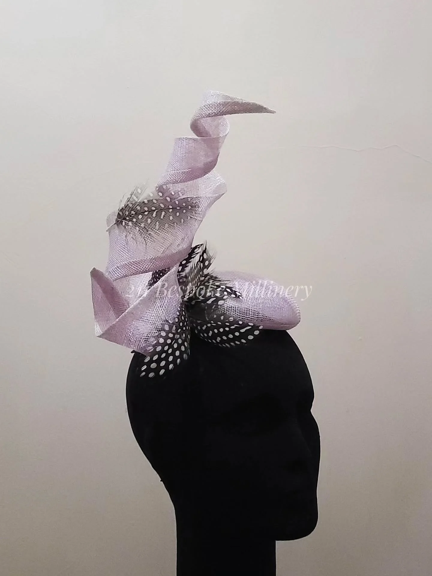 🪡 The first new piece for 2026. 🪡

A gorgeous soft pale lilac, paired with a polkadot contrast of black and white Guinea Fowl feathers. I love how these feathers look, I'd love to obtain more one day!

My goal for 2026 is to really push myself as a