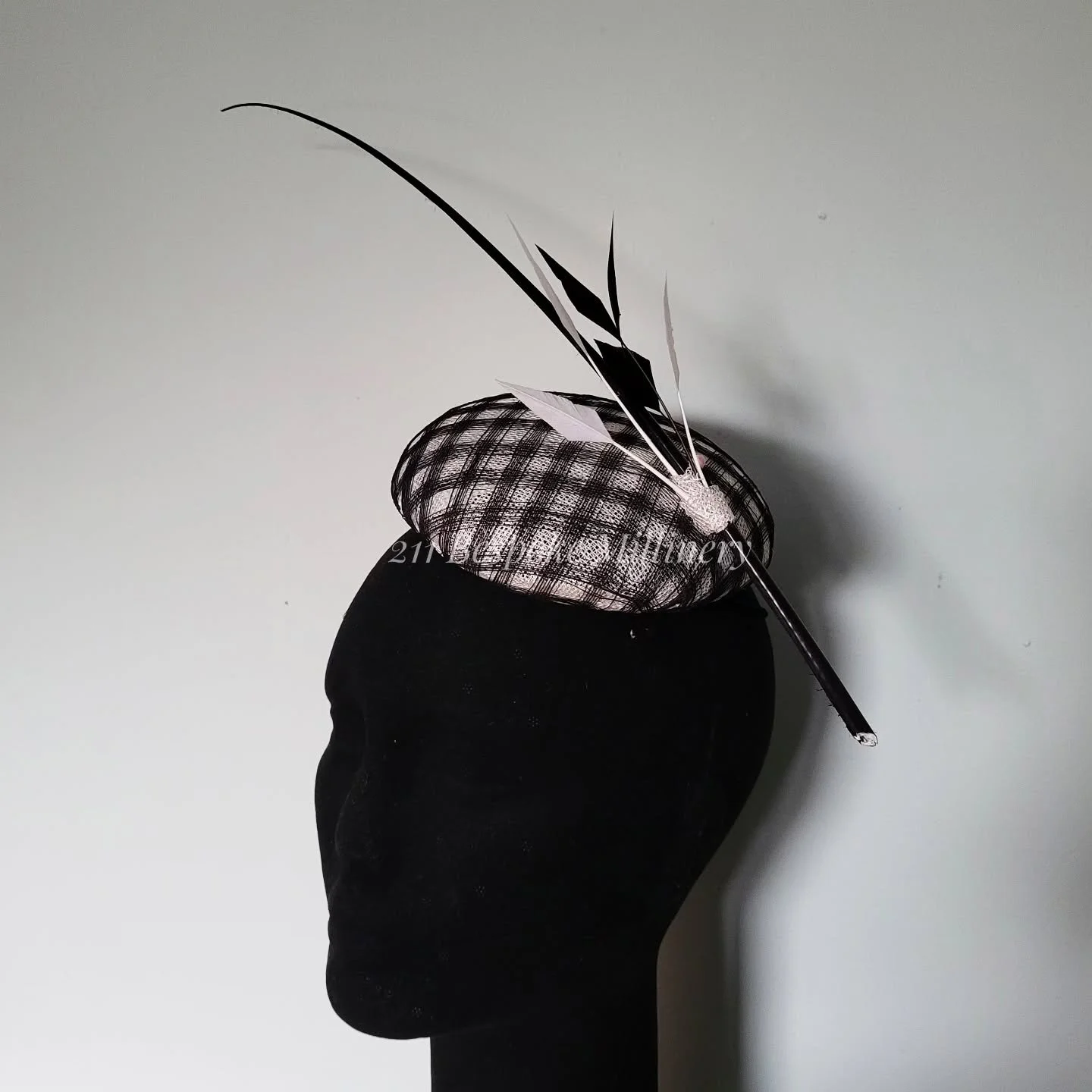 🤍A Monochrome Dream🖤

Who doesn't love a timeless elegant combination? Two colours, black and white ~ but full of character. 

The base has been carefully covered in a window pane sinamay, and topped with hand cut and sewn arrow head feathers, with