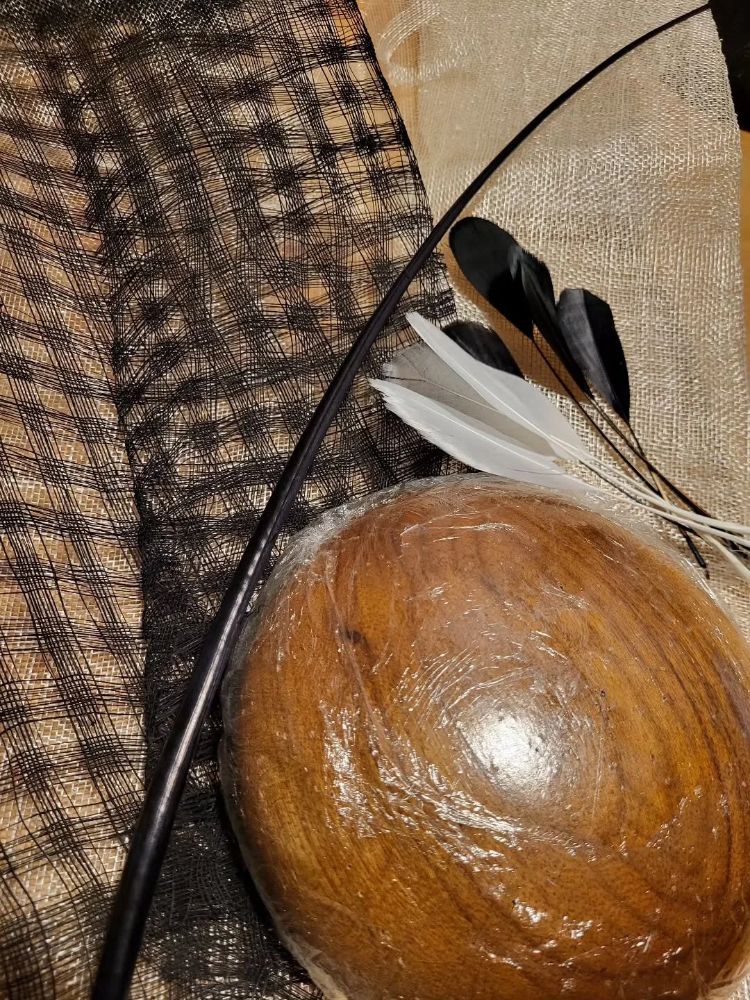 A little sneak preview on the fabulous custom hat I have just finished and delivered to a Client for an upcoming wedding in the city.

Watch this space to see the full piece, and future client photographs 🖤🤍
-
#custom #bespoke #millinery #millinery