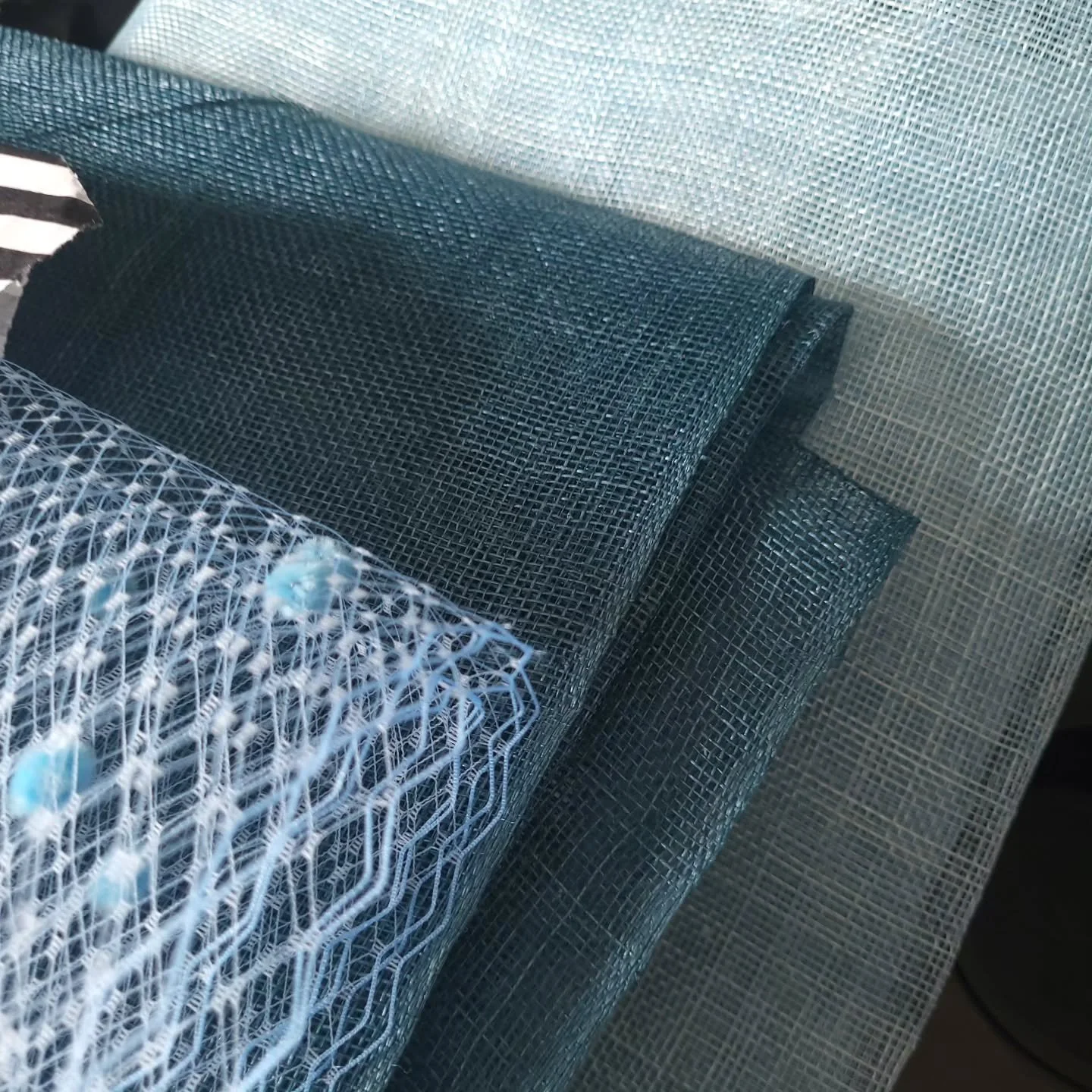 How divine are these blues? 🩵

These shades are the base components which are to be blocked and shaped for a stylish hat for a client who is going to @ascotracecourse this year. The light blue and teal compliment one another beautifully.

Ascot is l