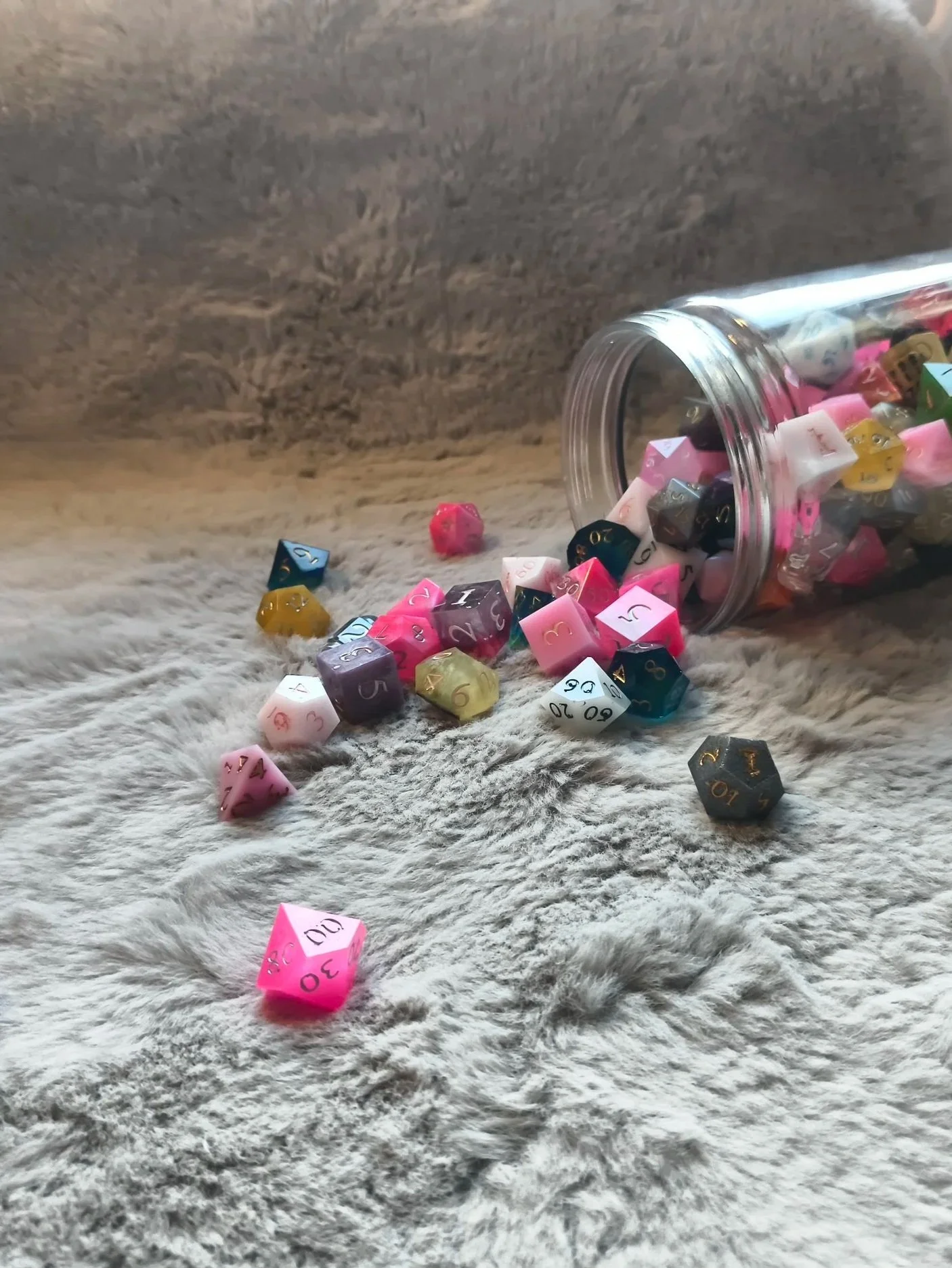 Einzelne Würfel aus dem "Glas der Schande"