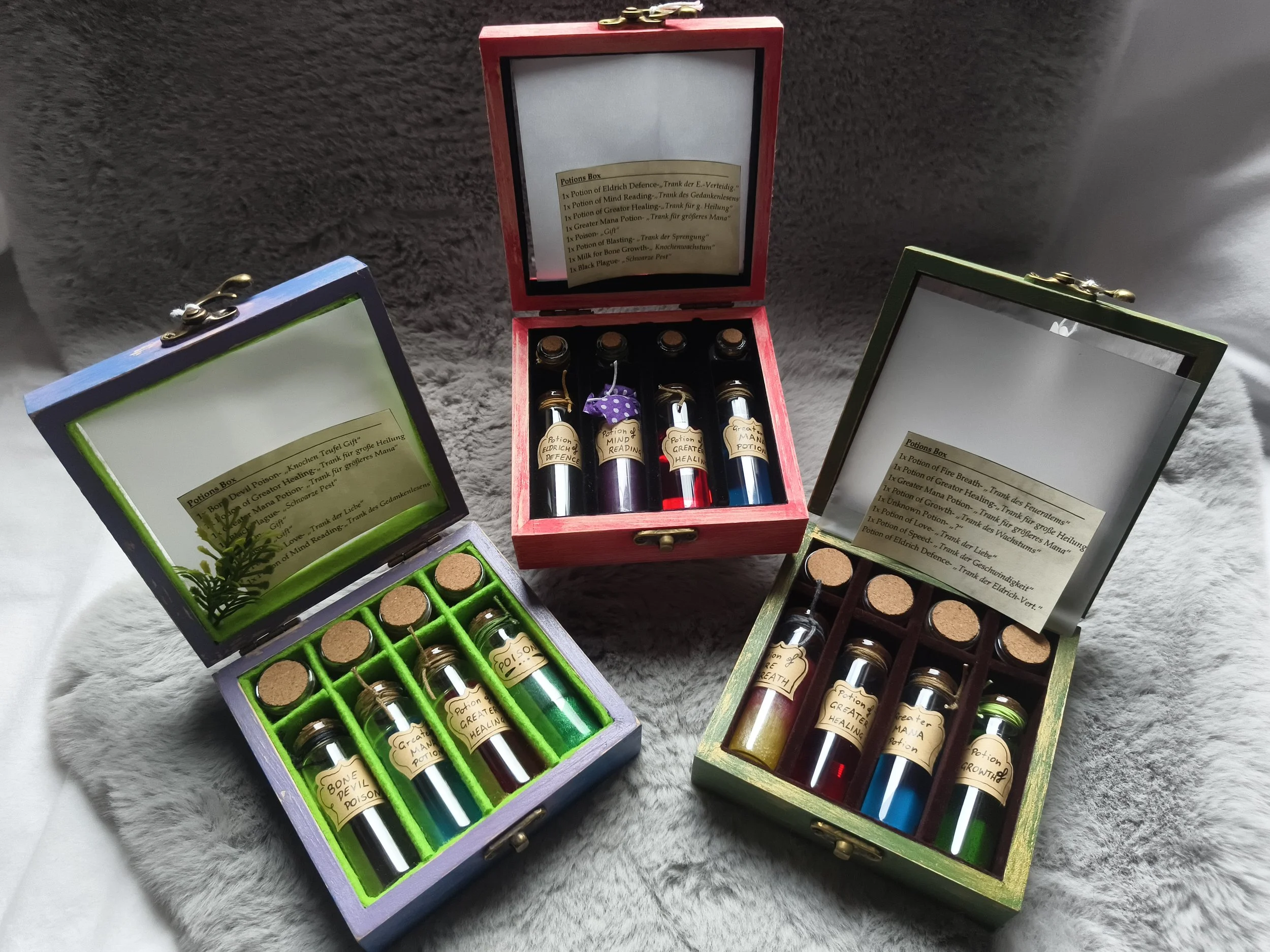 D&D Boxen Lila-grün, Braun-rot, Grün-braun;