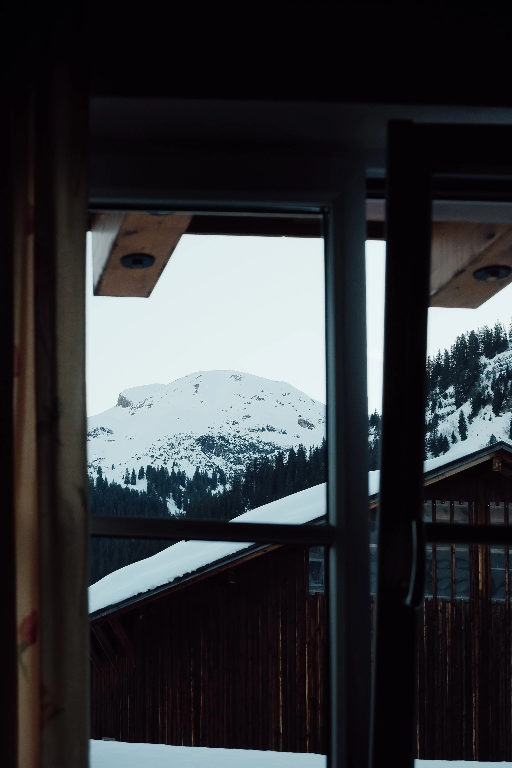 Snowy mountain views of hotel Acerina Lech am Arlberg