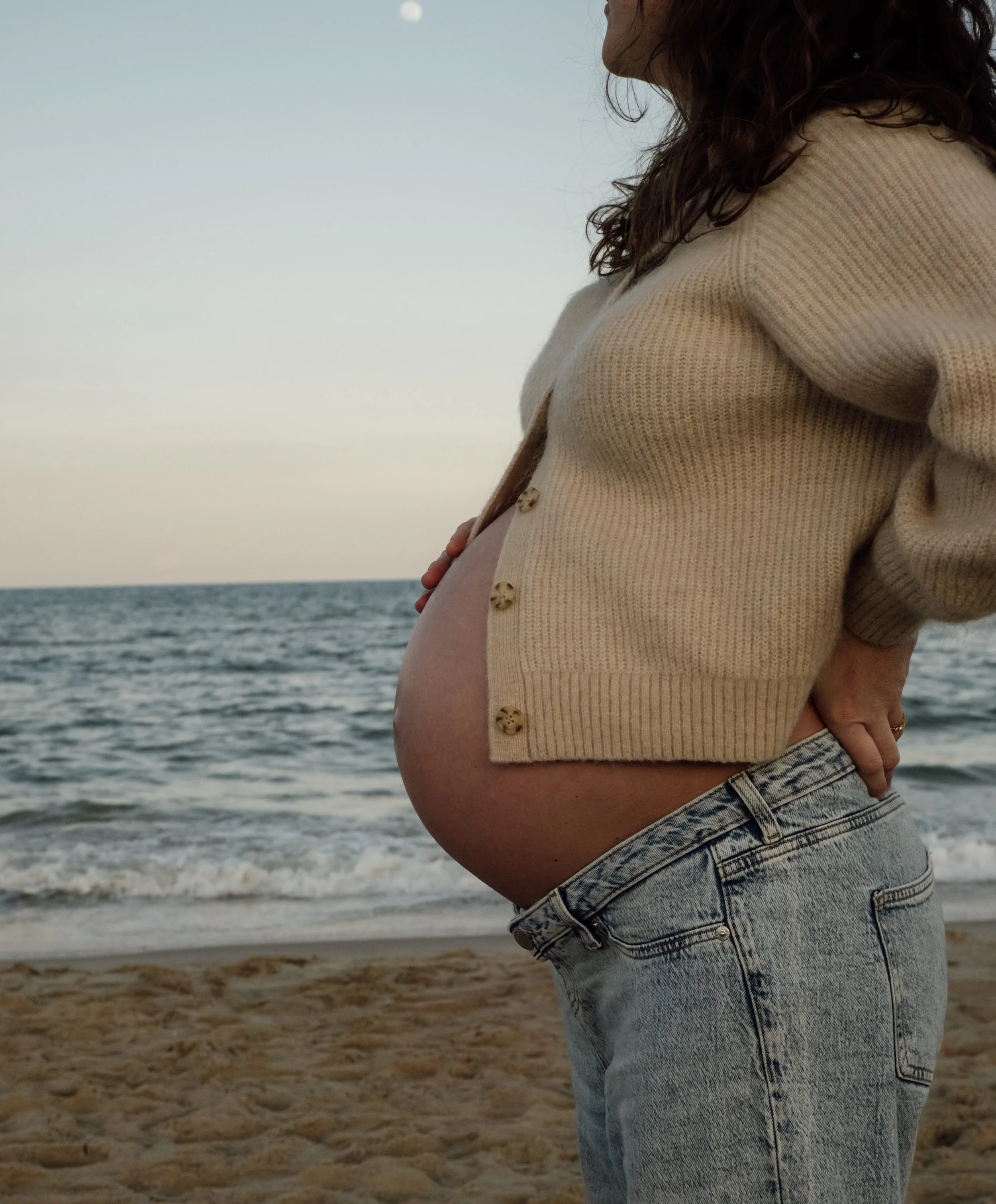 Picture of a pregnant woman on the beach