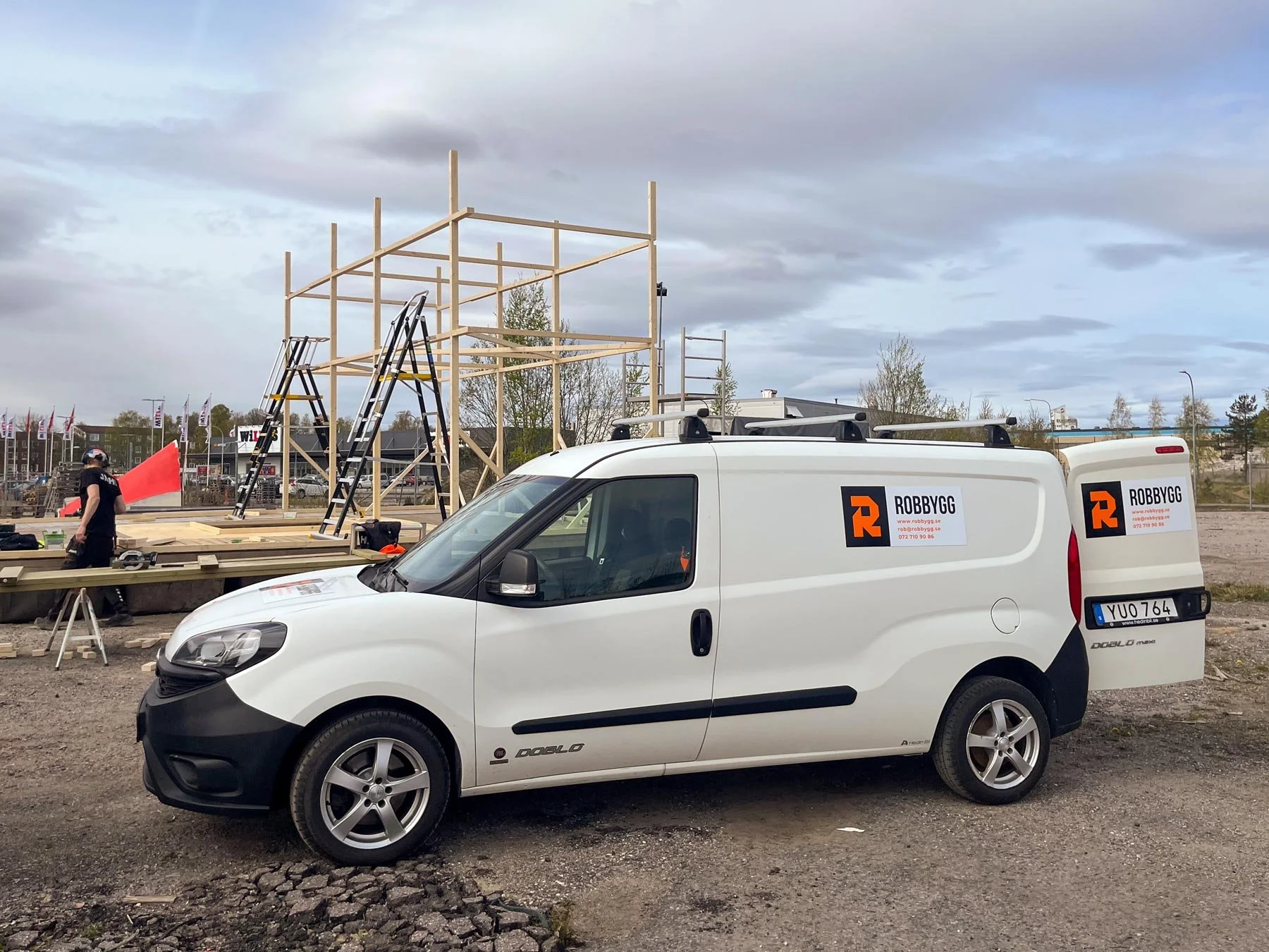 Uppförande av bärande konstruktion för konstinstallation, Örebro.
