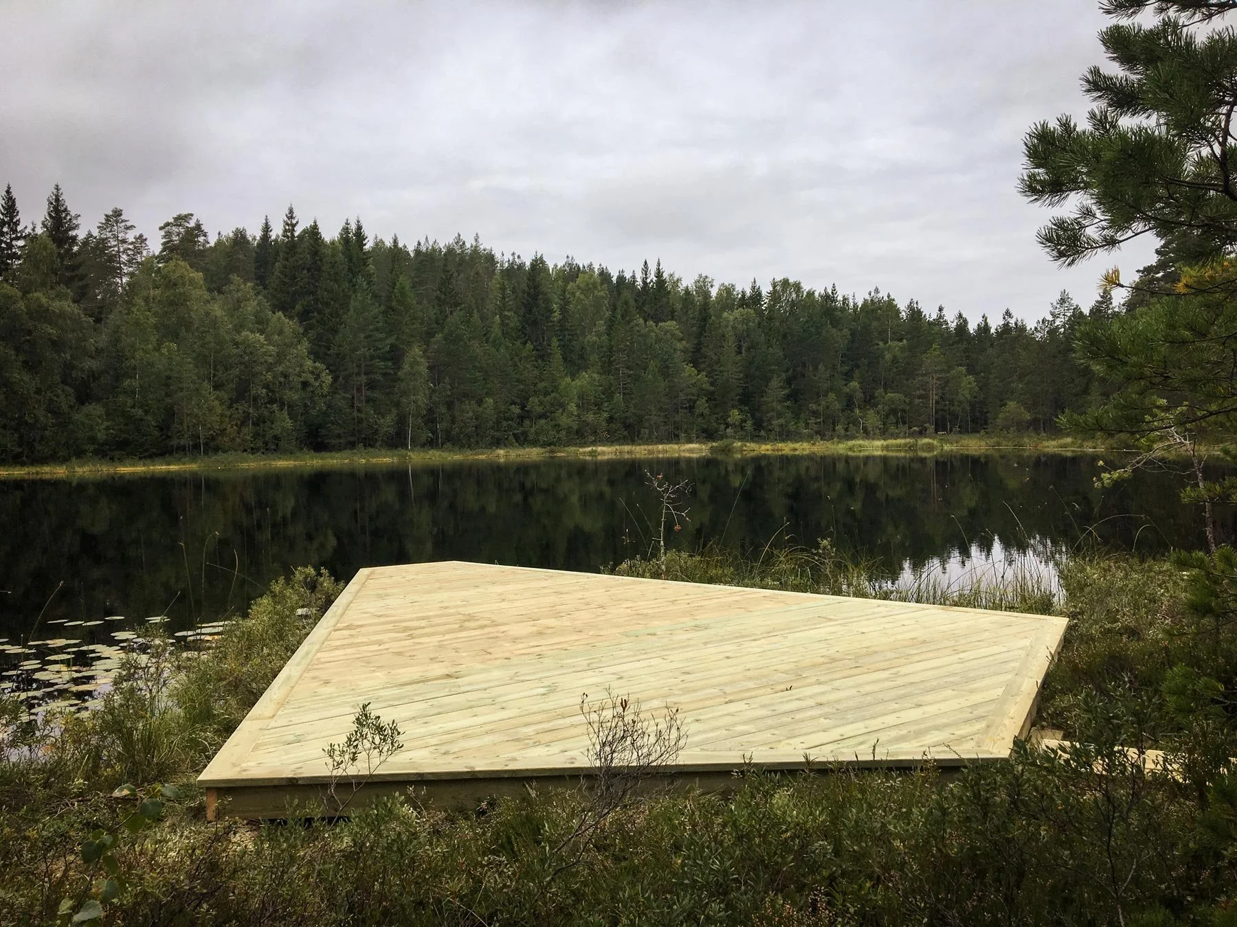 Byggnation av badplattform i naturreservat, Örebro.