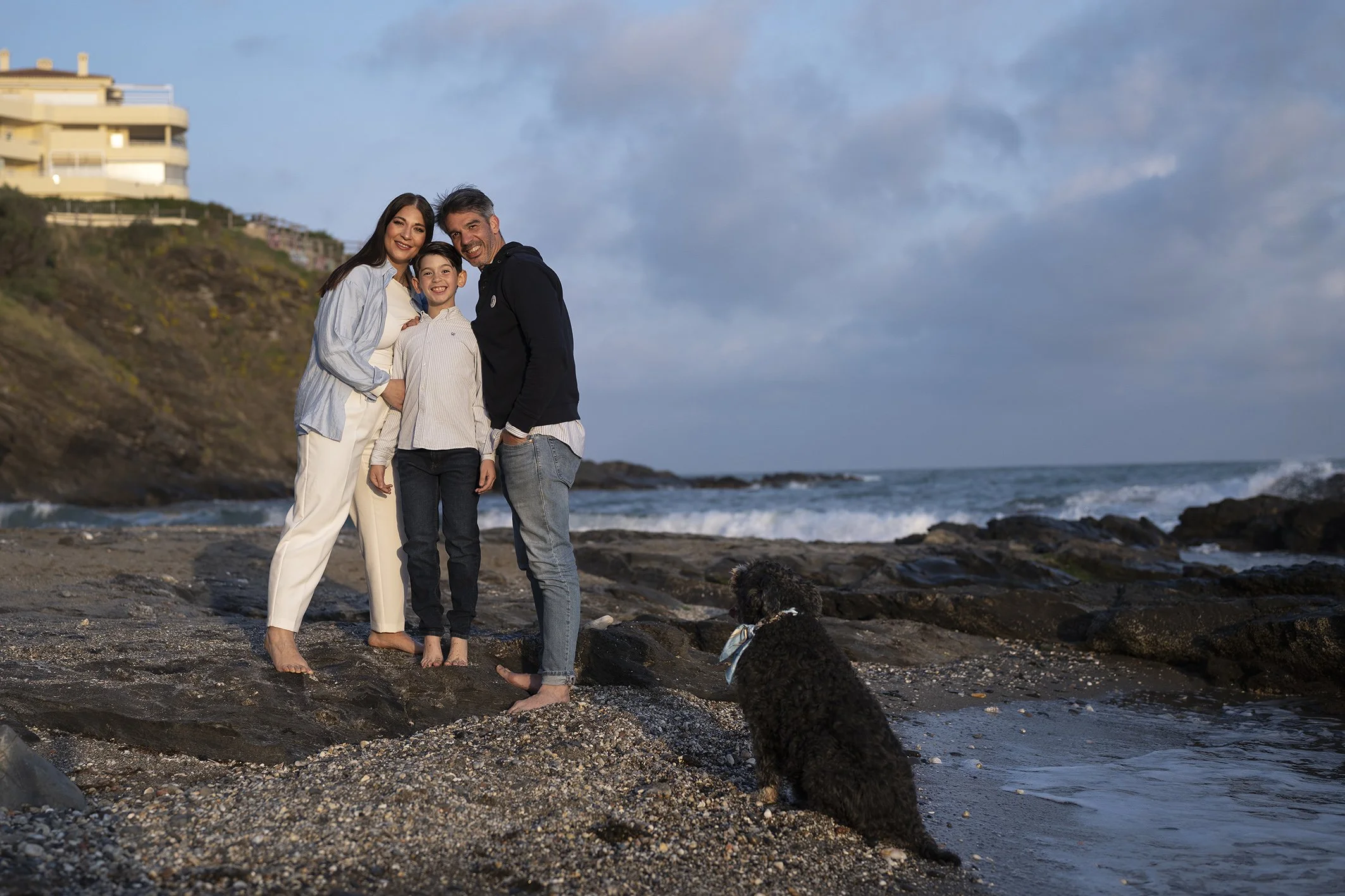 sesión-fotografica-familiar-en-la-playa.jpg