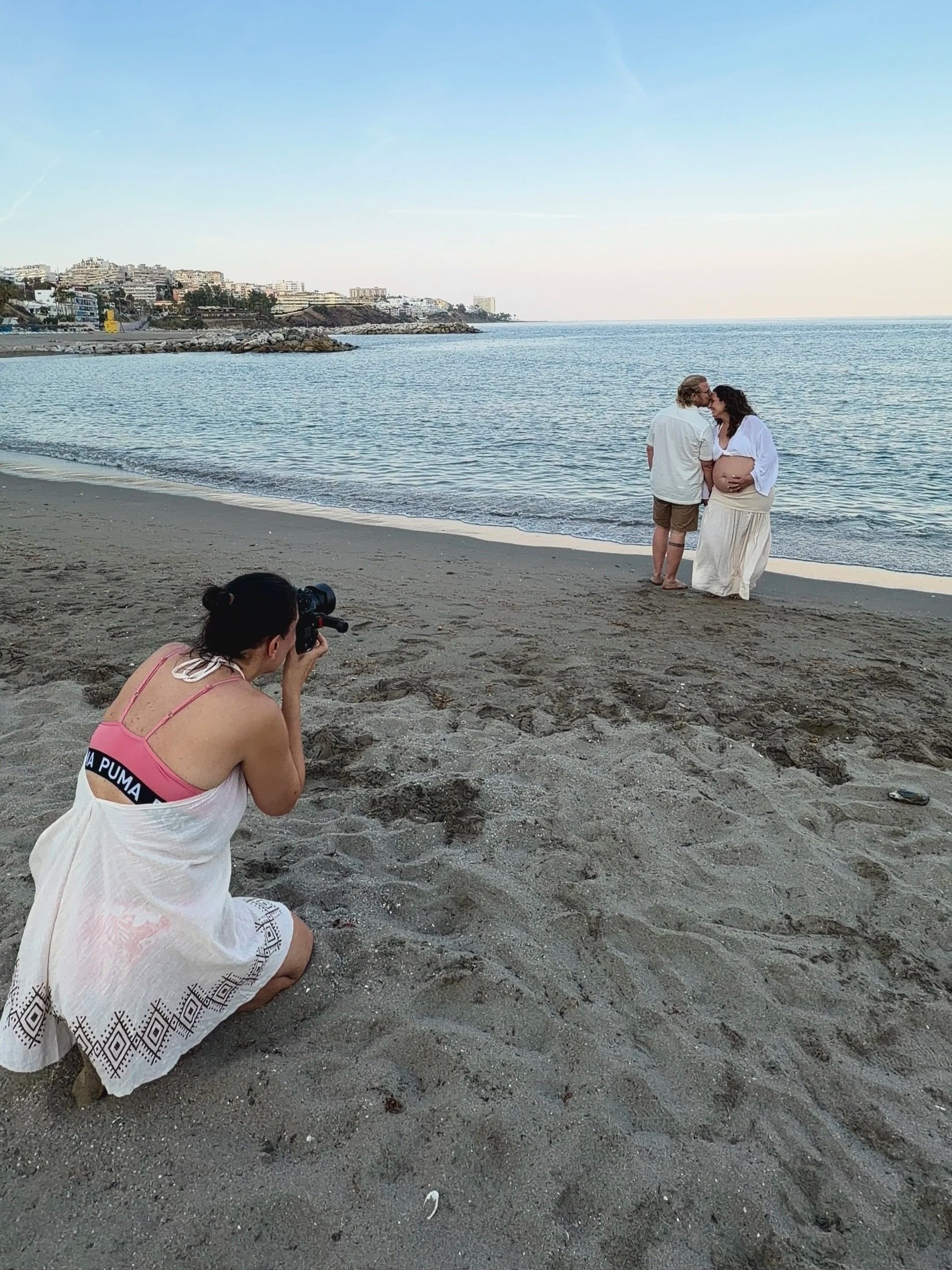 sesión de embarazo en la playa en Benalmádena