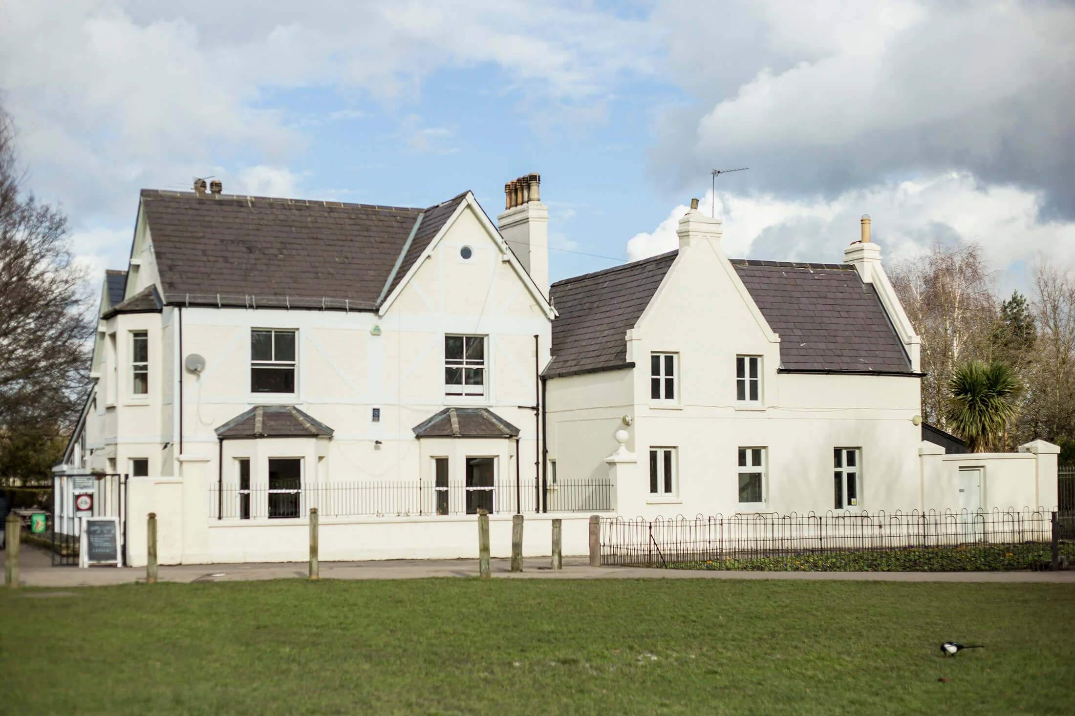Neal’s Lodge
