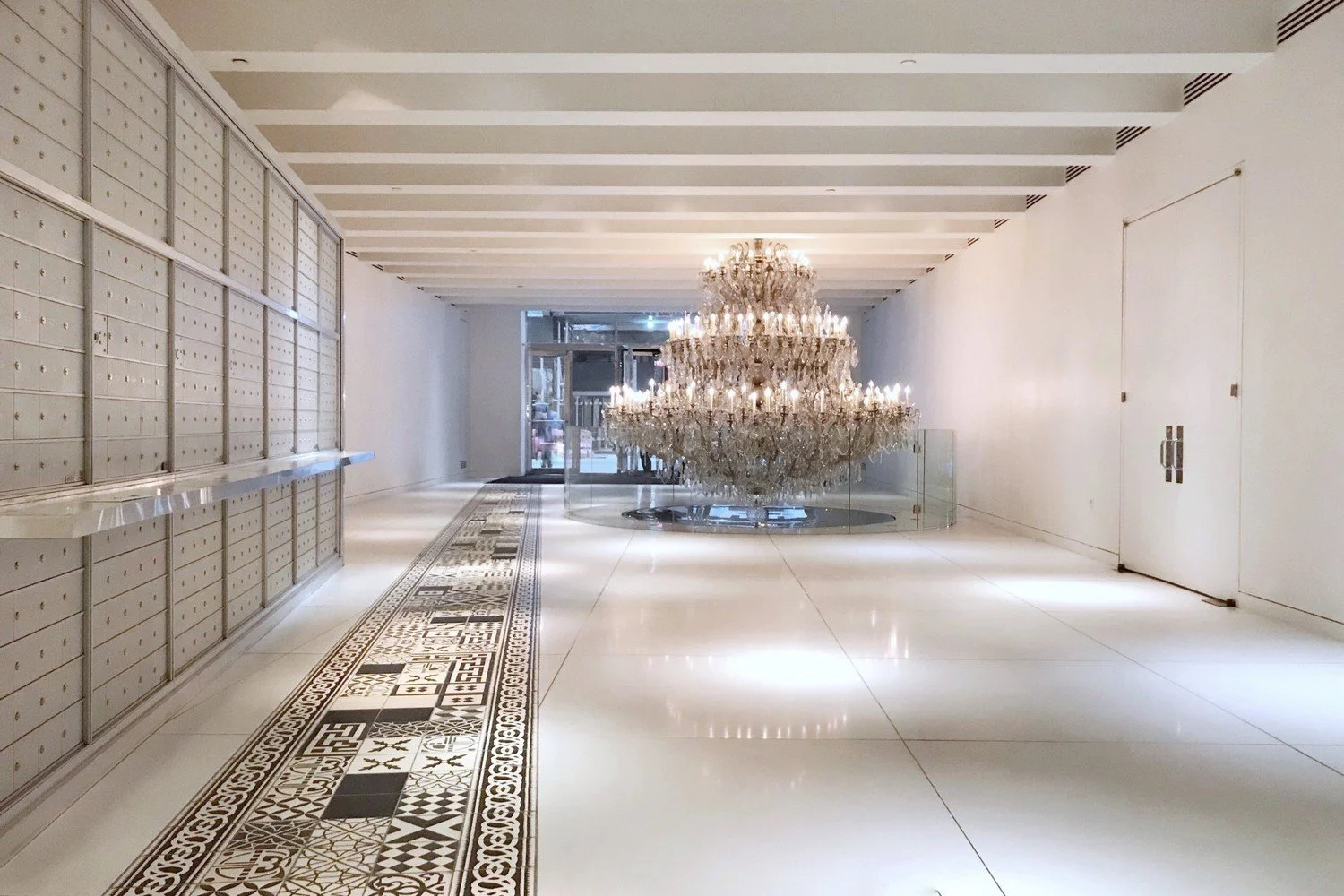 DOWNTOWN BY PHILIPPE STARCK — photo 6