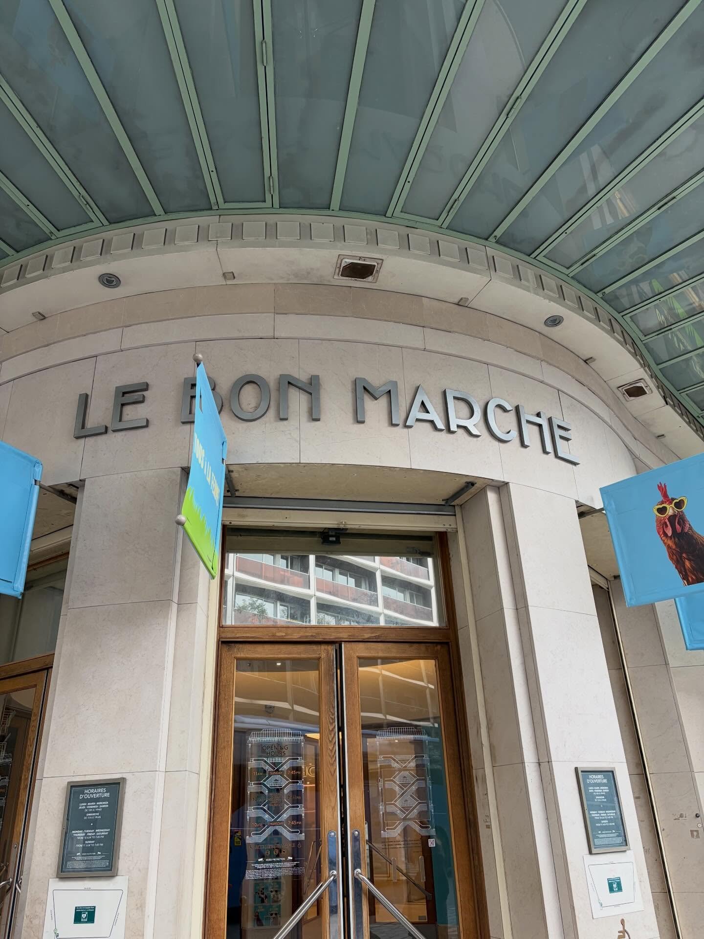 Here is the perfect ALTA VITA hideaway @lebonmarcherivegauche 😊 Elegant, relaxed atmosphere and an exclusive selection of services and brands! Once you step in you&rsquo;ll feel like at home and time will fly while you explore everything it has to o