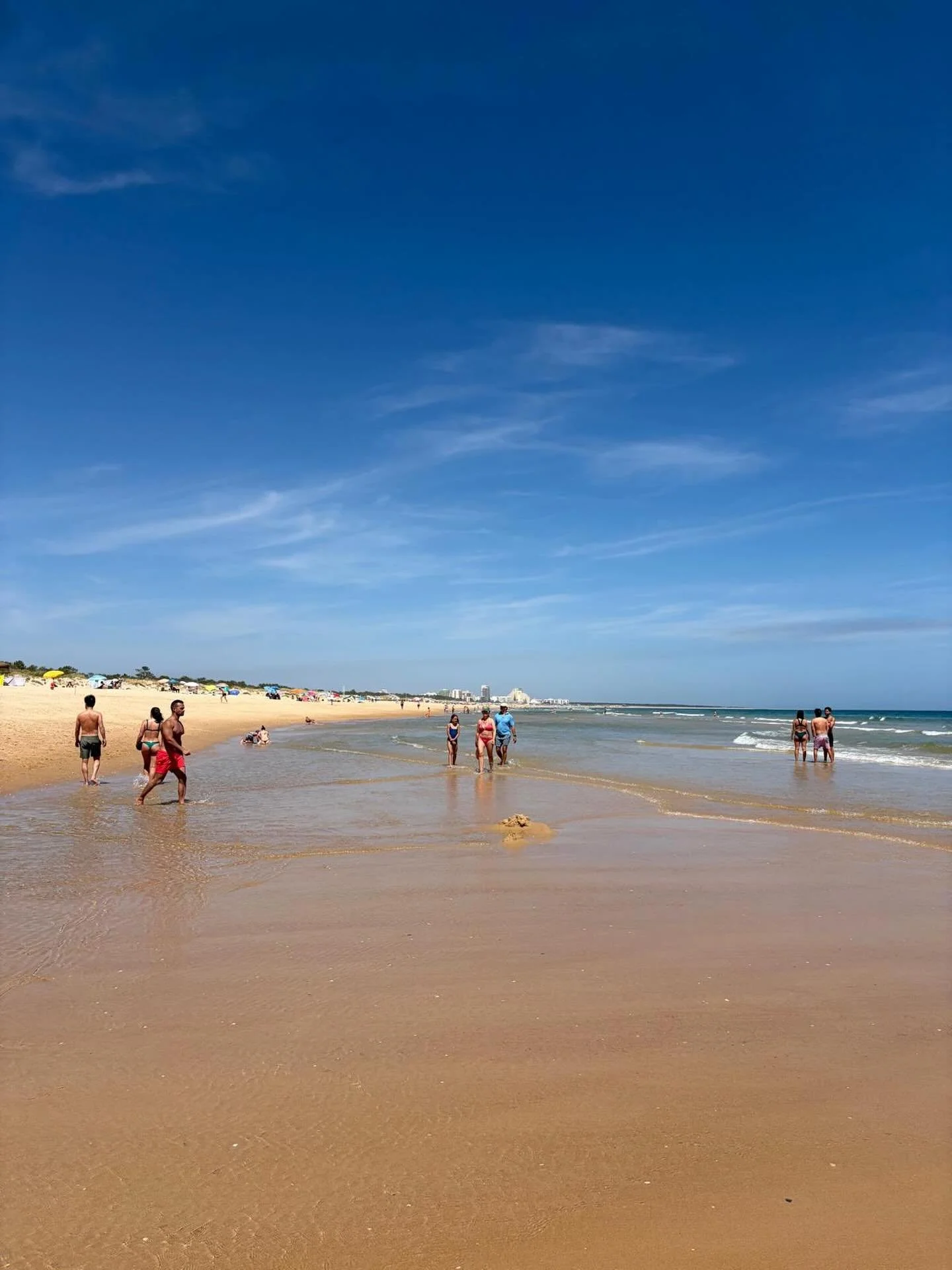 Just a short flight from Paris and you are in another world. Sun, sandy beaches, delicious food .. Algarve is the perfect destination for a short relaxing break or for a longer holiday full of discoveries 
#thealtavita #elevatedliving #mindfultravel 